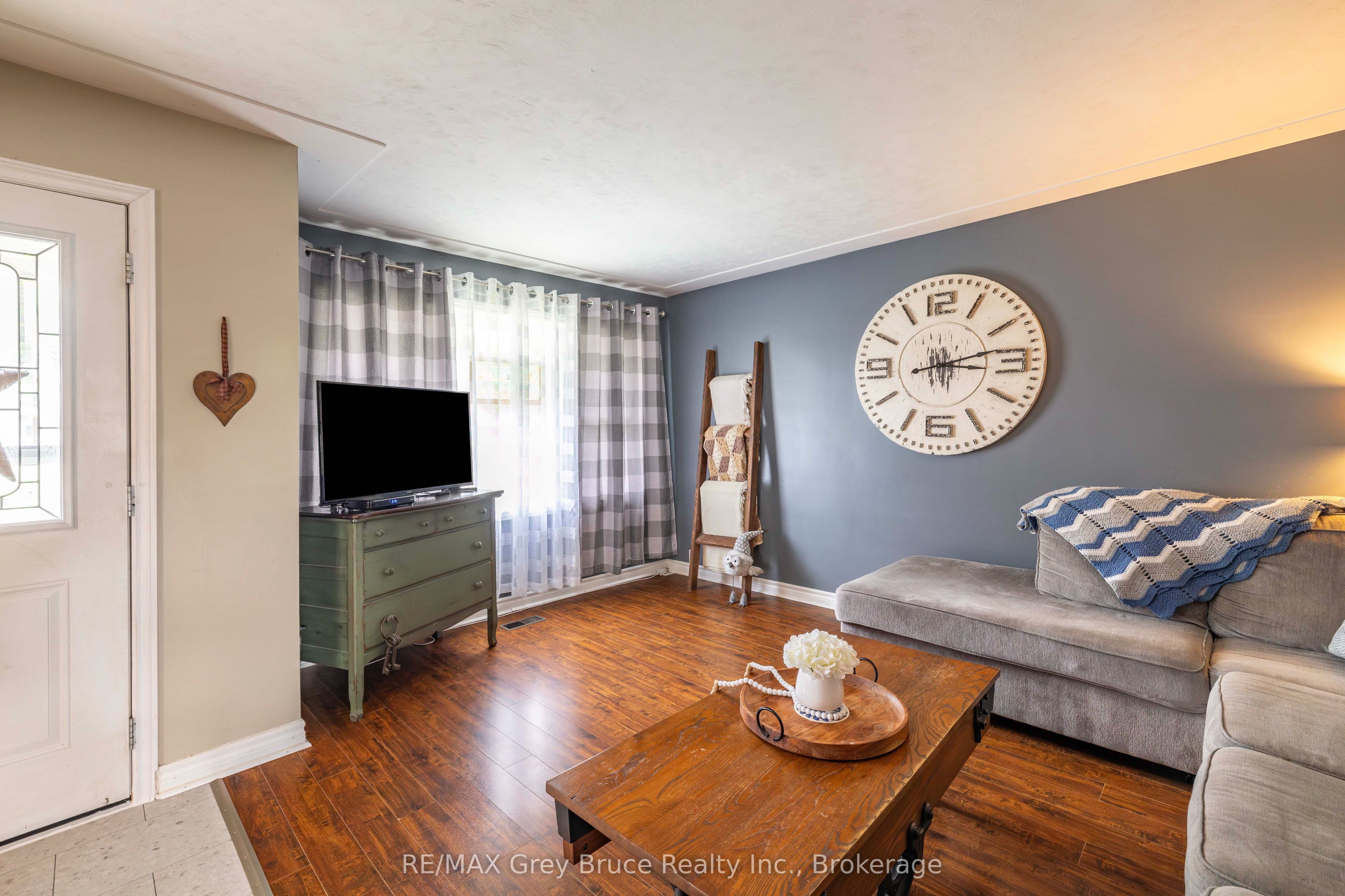 175 Fergus Street S, Wellington North, ON N0G 2L0 photo 3