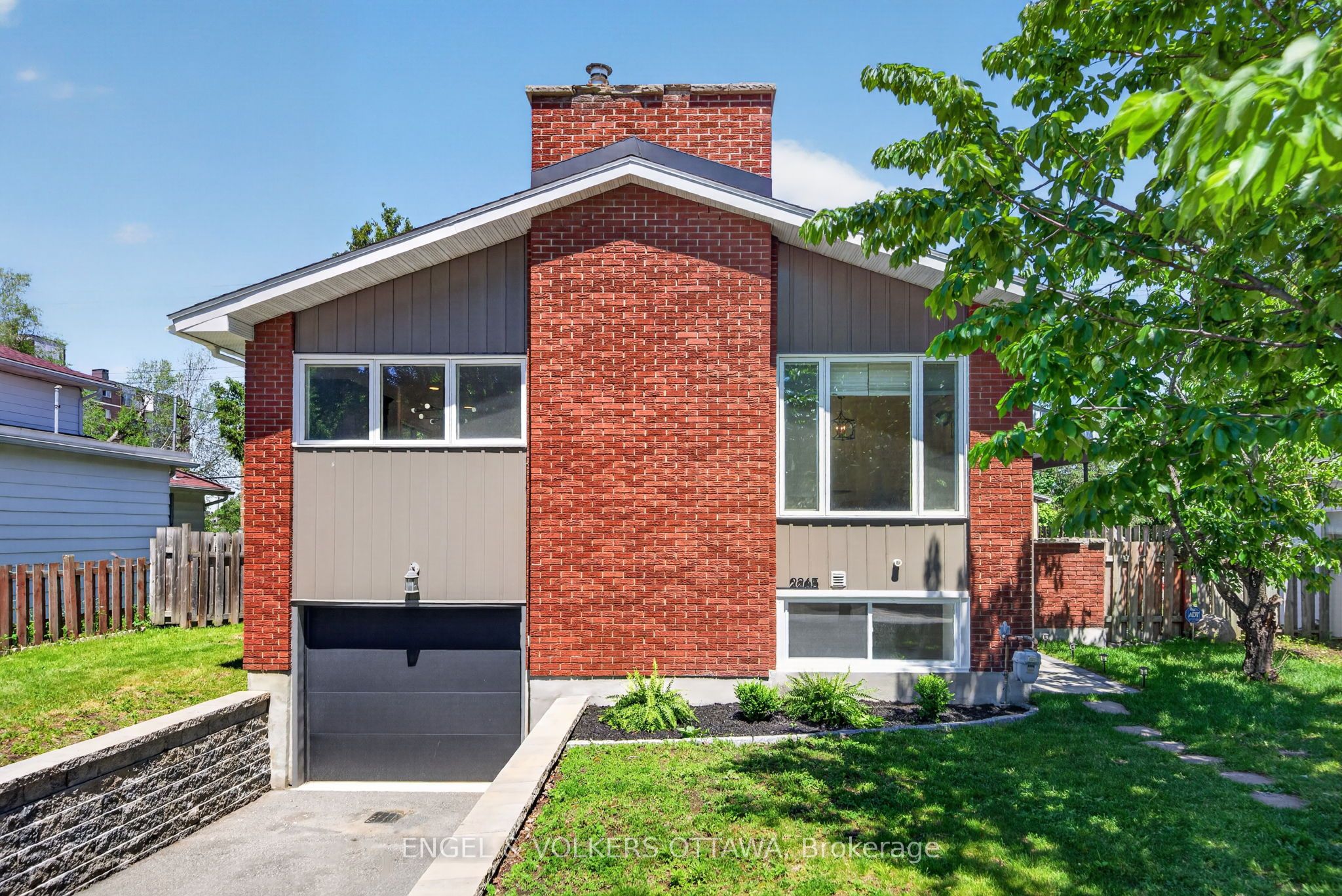 2265 Samuel Drive, Elmvale Acres and Area, ON K1G 3C3
