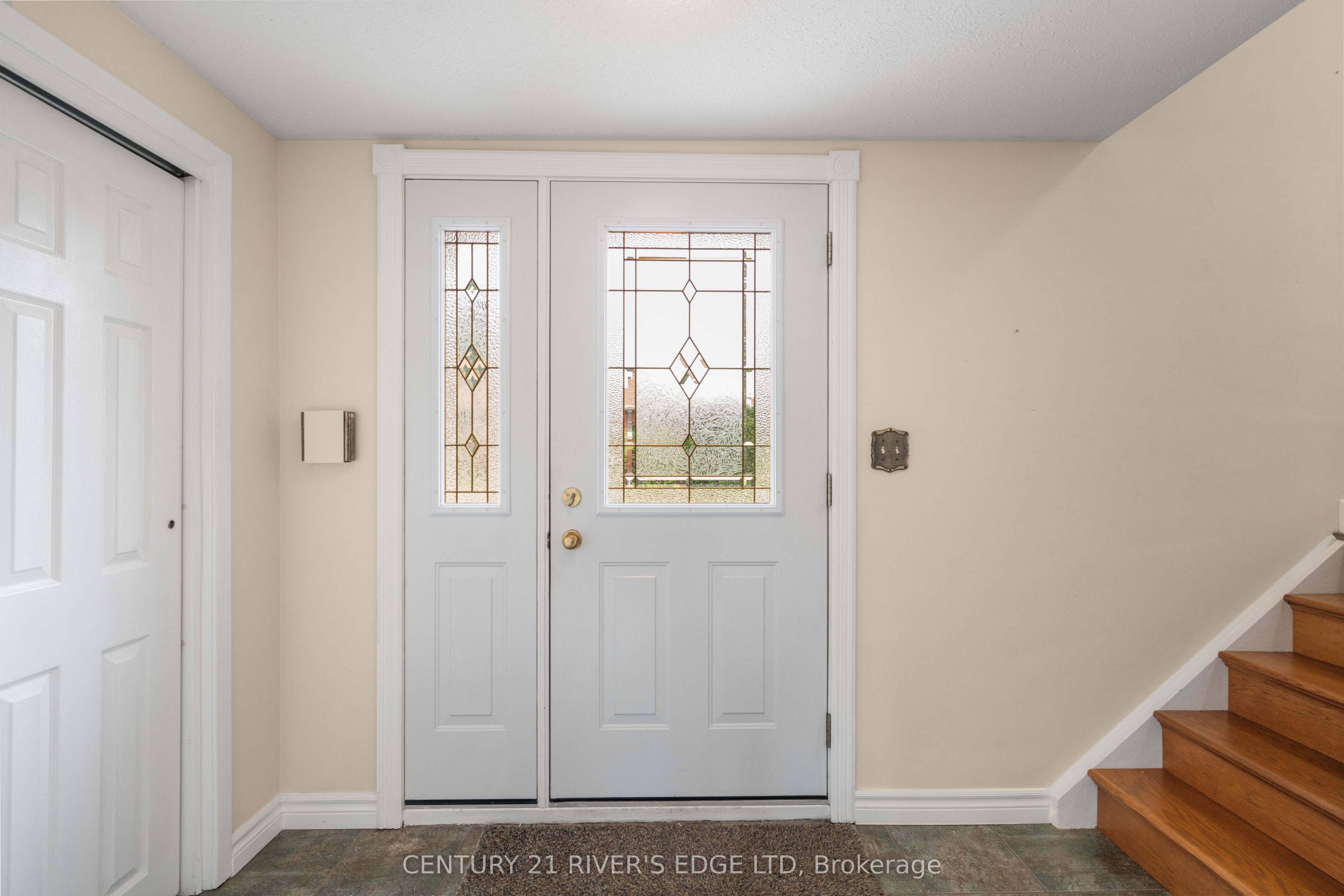 1 Hardy Crescent, Brockville, ON K6V 3A2 photo 3