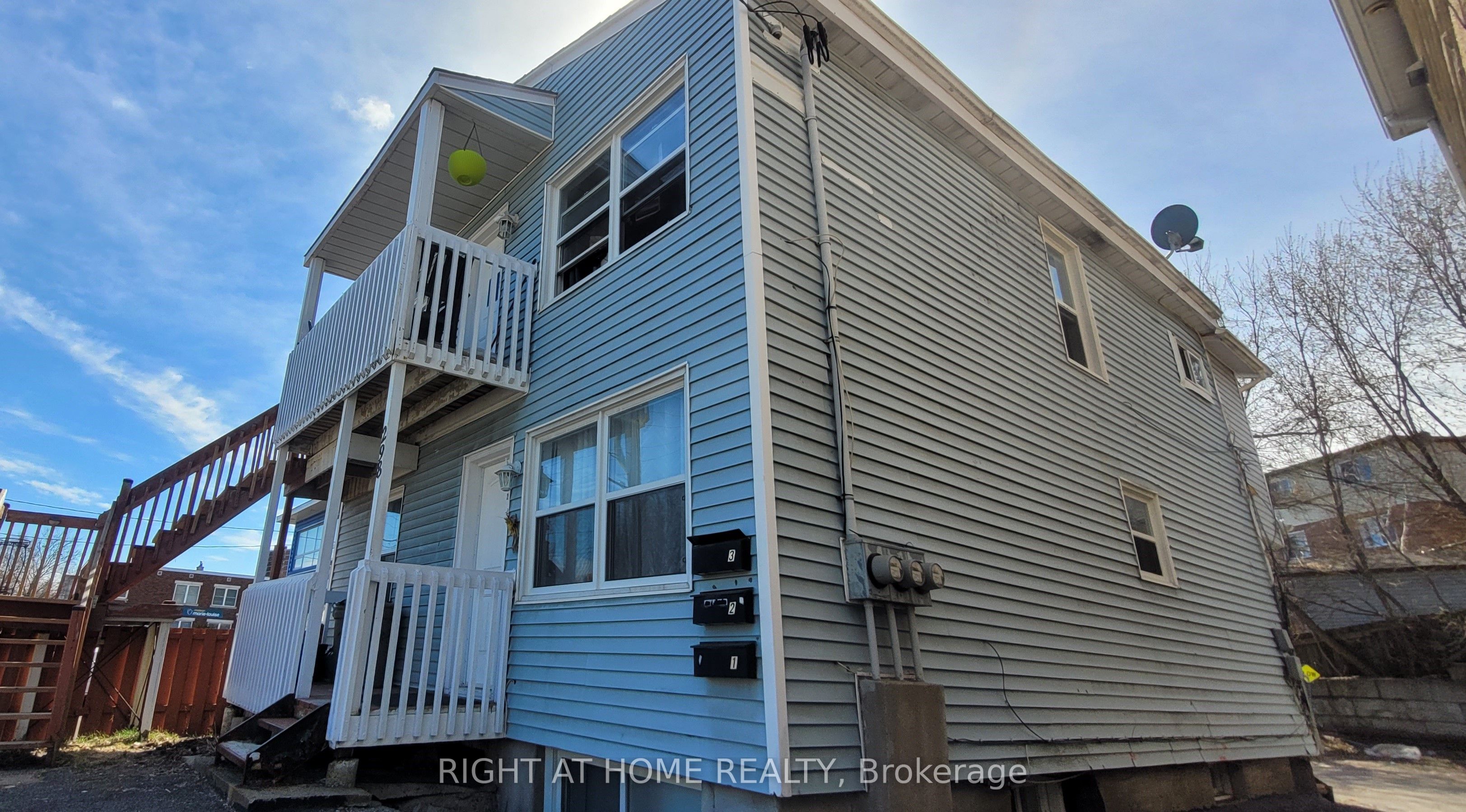298 Montfort Street, Vanier and Kingsview Park, ON K1L 5N6 photo 2