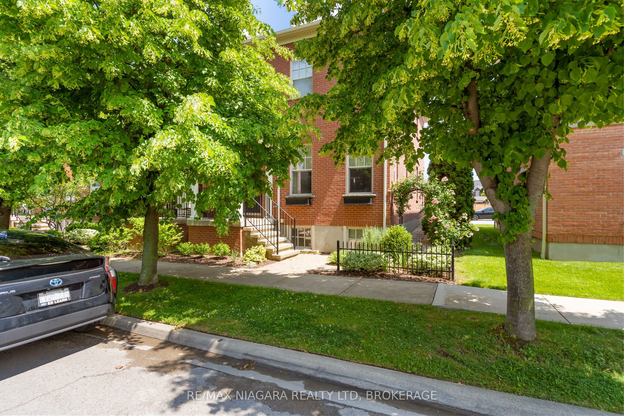 96 Garrison Village Drive, Niagara-on-the-Lake, ON L0S 1J0 photo 2
