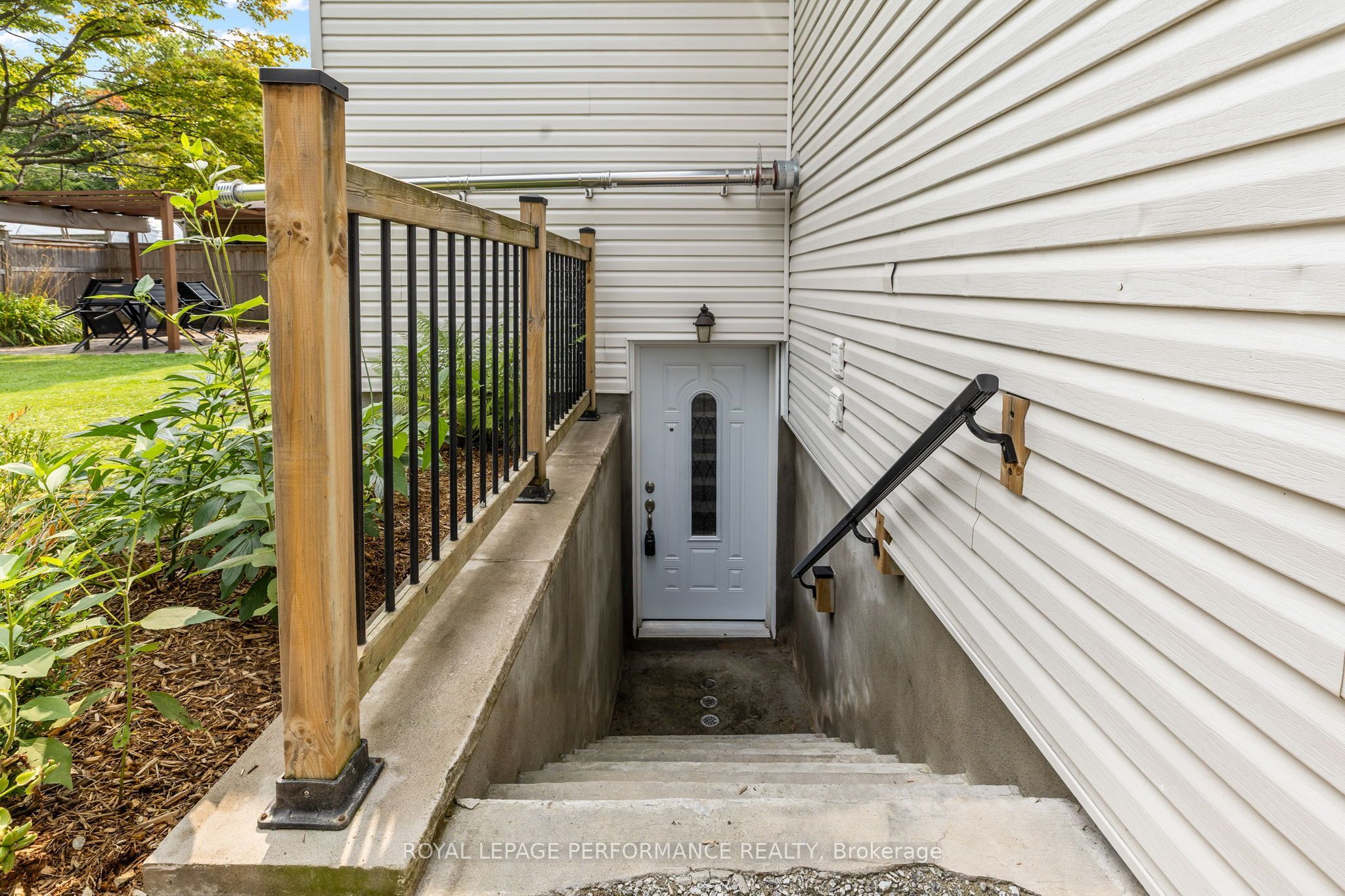 3B Birchwood Drive, Cityview - Parkwoods Hills - Rideau Shore, ON K2E 5S7 photo 2