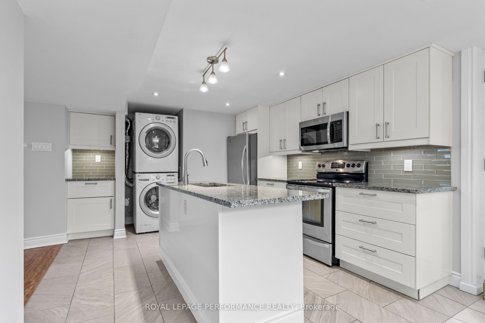 3B Birchwood Drive, Cityview - Parkwoods Hills - Rideau Shore, ON K2E 5S7 photo 4