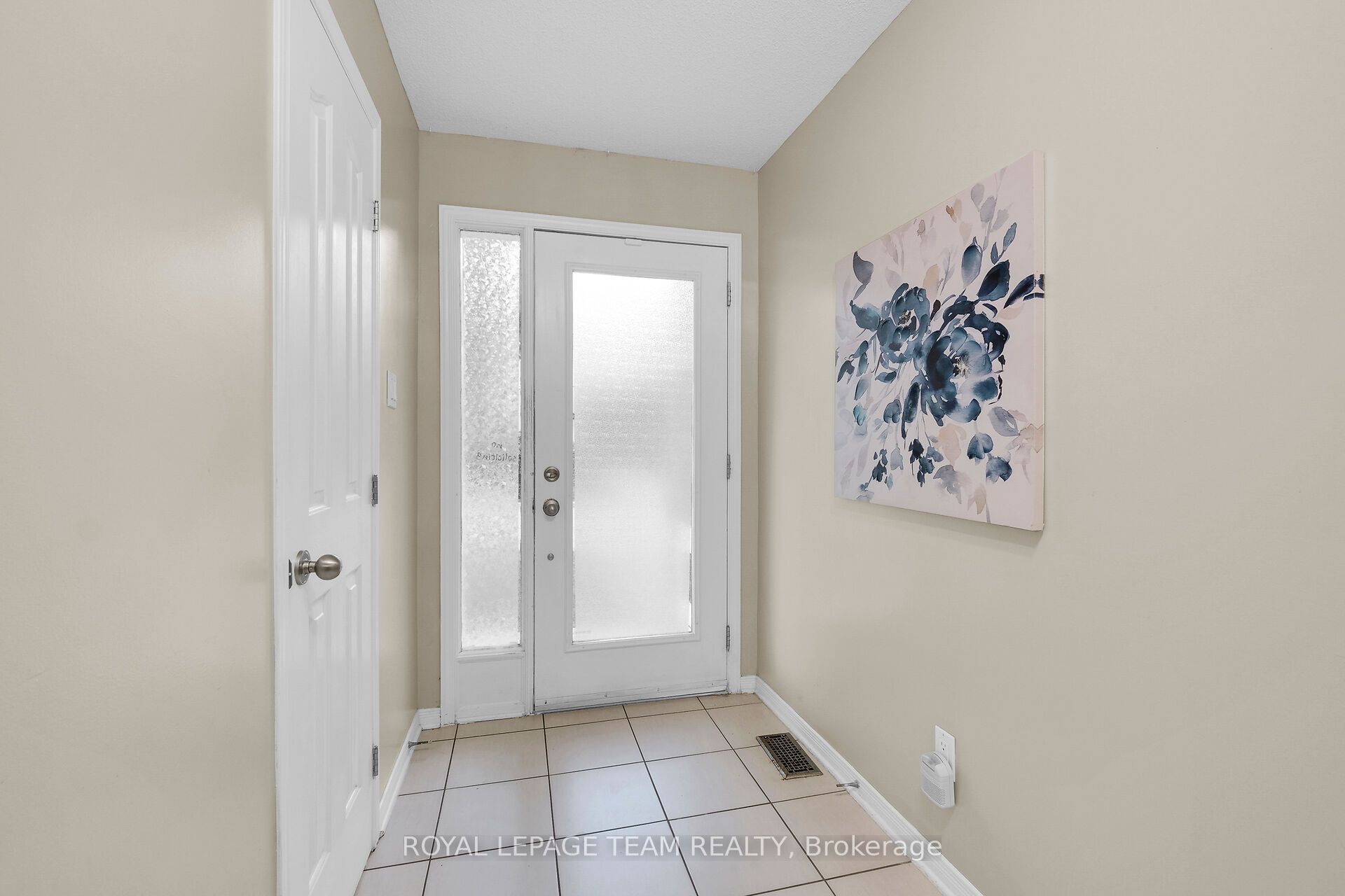 137 Corinth Private, Cityview - Parkwoods Hills - Rideau Shore, ON K2E 0A8 photo 2