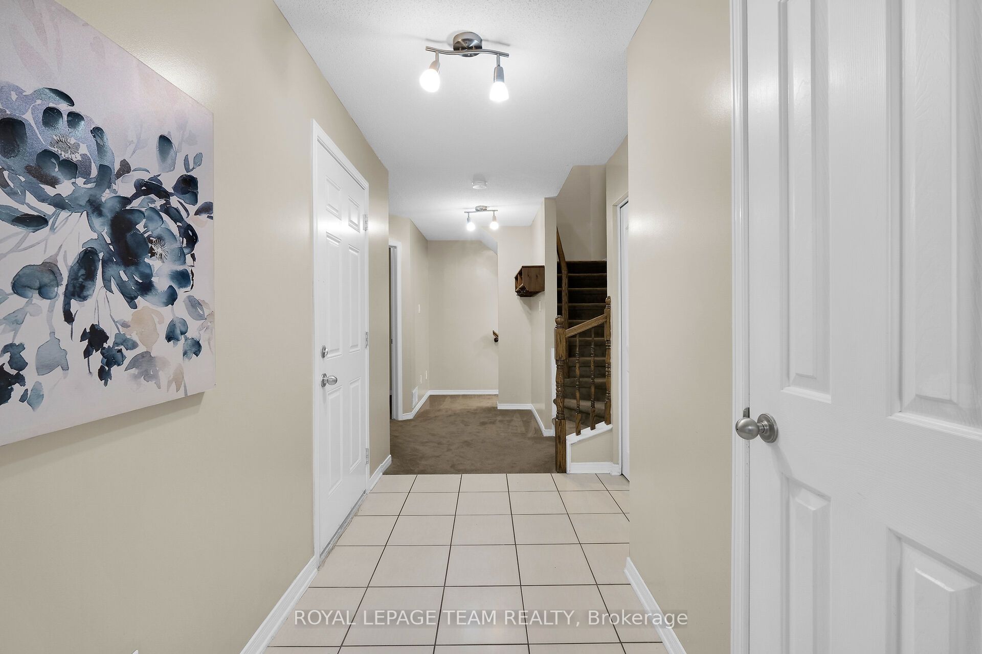 137 Corinth Private, Cityview - Parkwoods Hills - Rideau Shore, ON K2E 0A8 photo 3