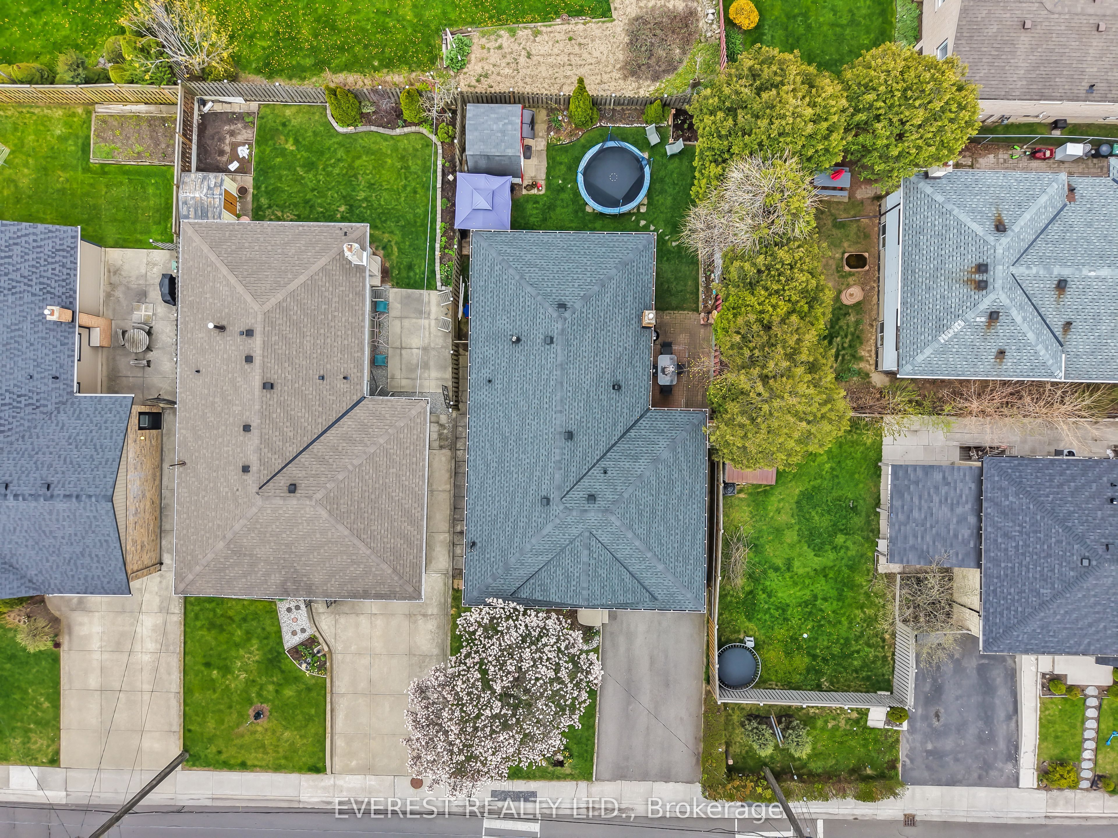 27 Lavina Crescent, Hamilton, ON L9C 5S7 photo 2