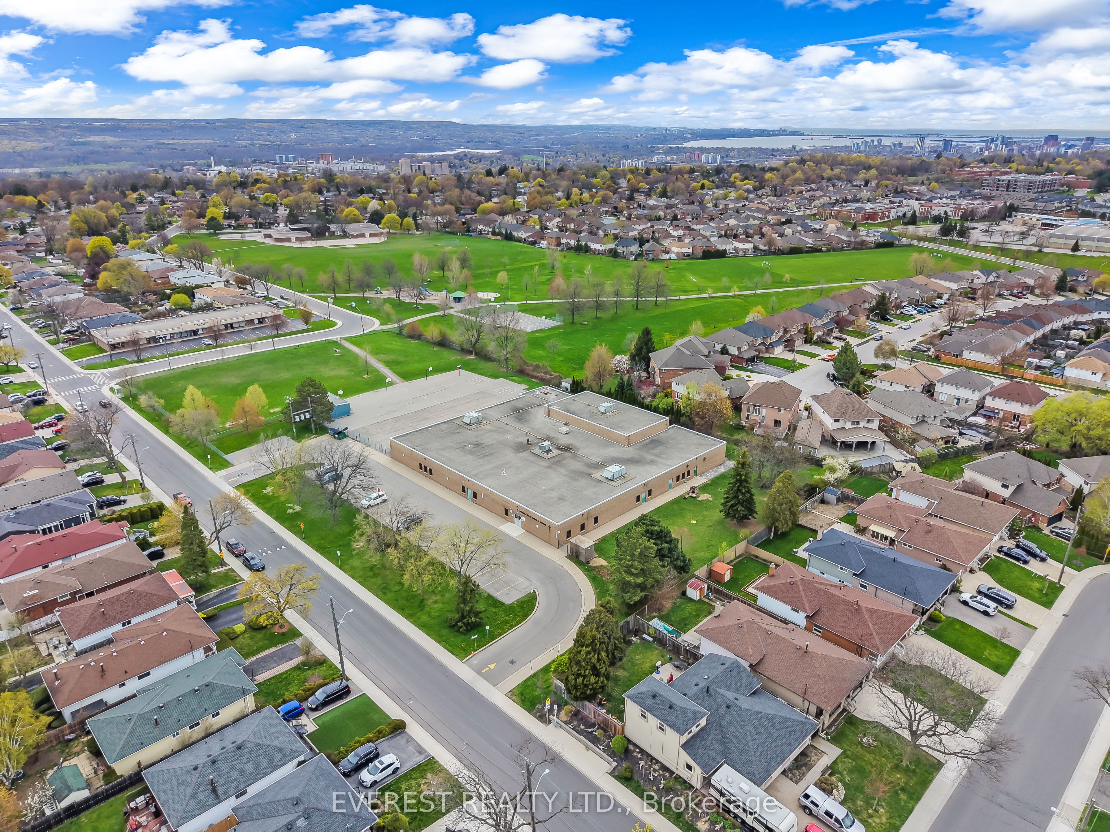 27 Lavina Crescent, Hamilton, ON L9C 5S7 photo 5