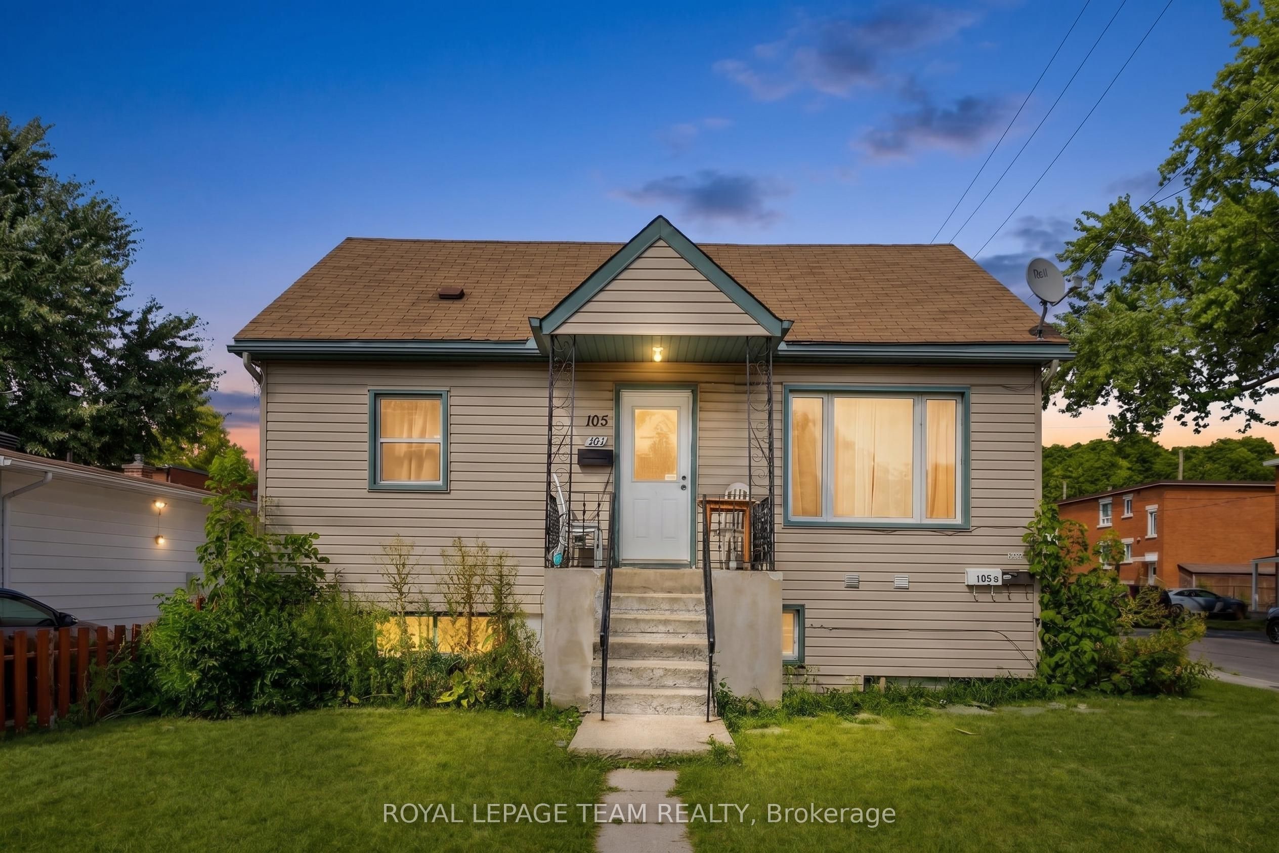 105 Jolliet Avenue, Vanier and Kingsview Park, ON K1L 5H1
