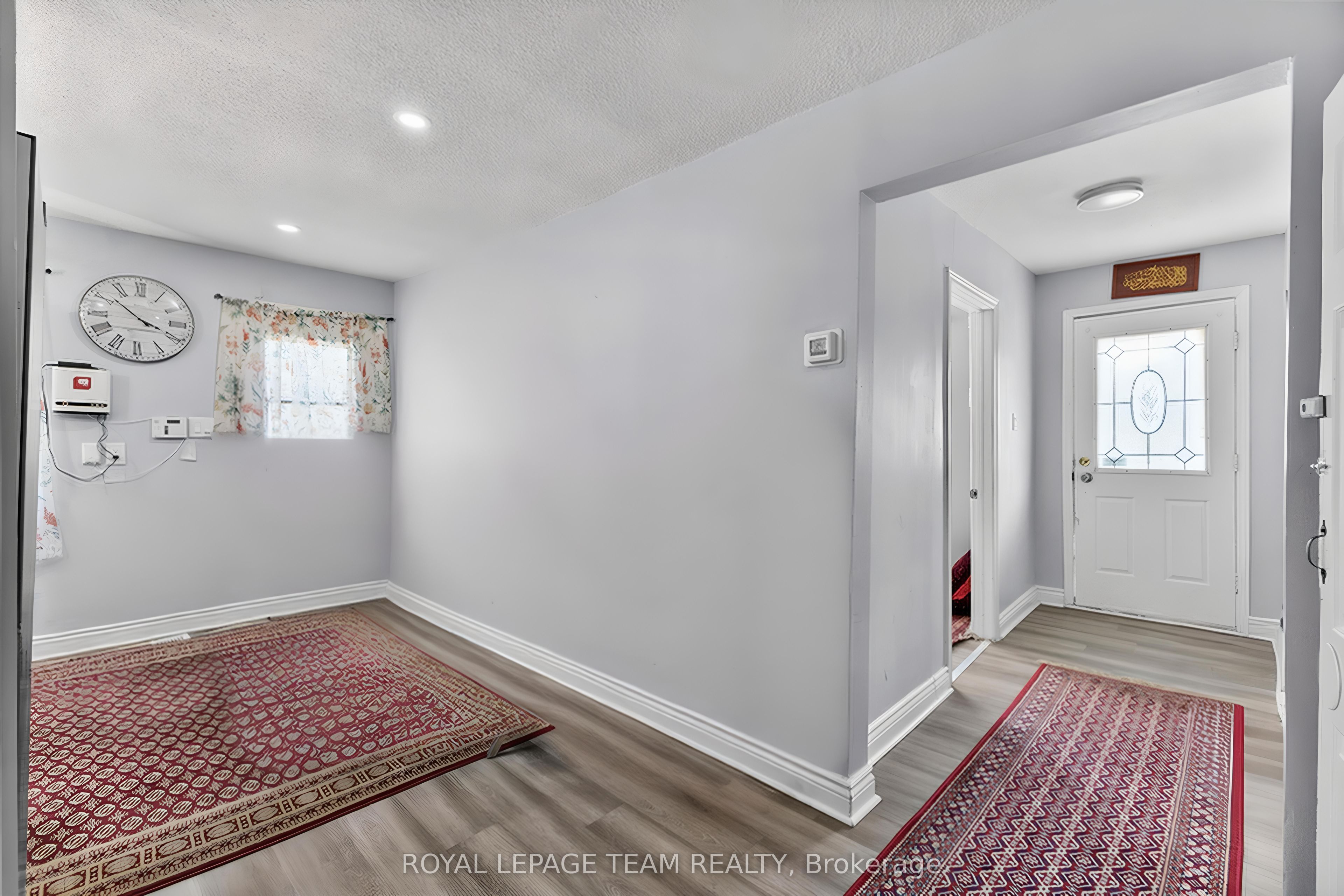 105 Jolliet Avenue, Vanier and Kingsview Park, ON K1L 5H1 photo 4