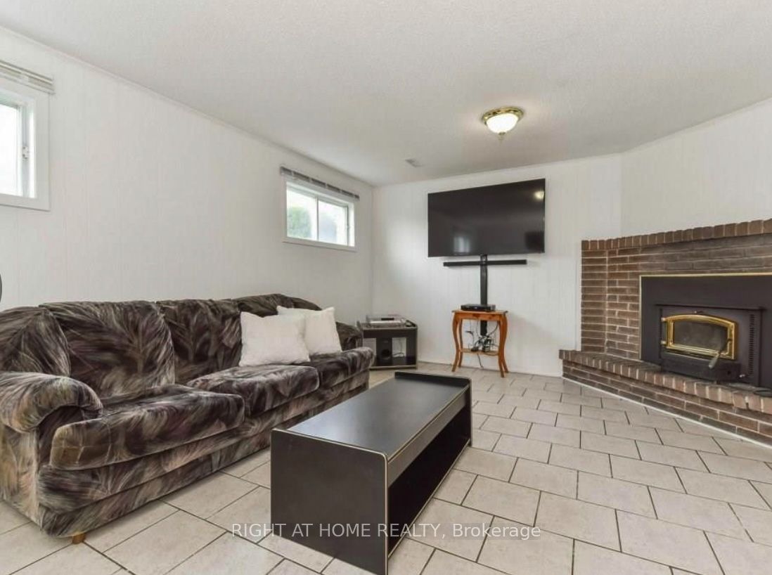 113 Southwood Drive, Kitchener, ON N2E 2J1 photo 3