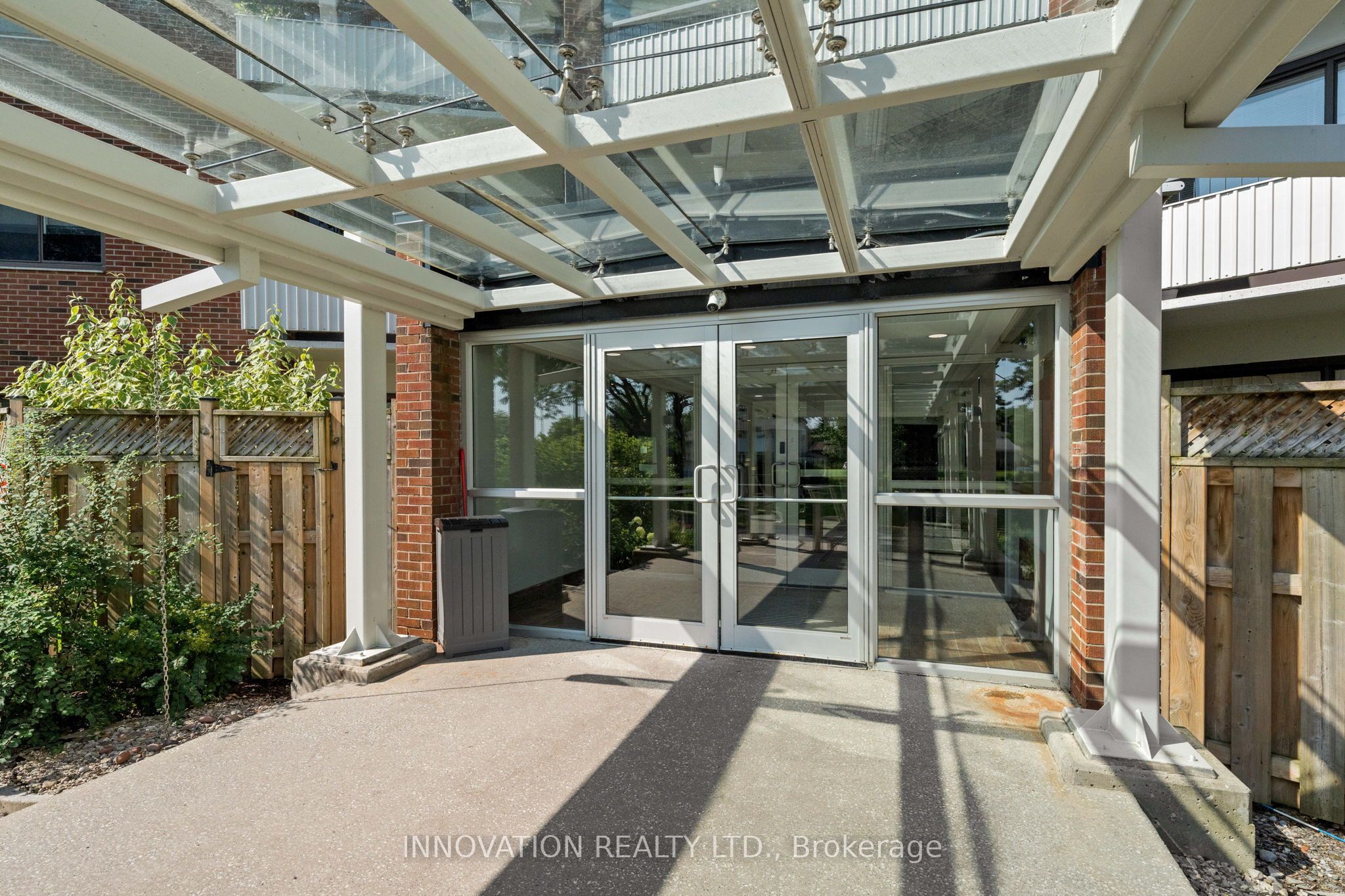 20 Chesterton Drive 1214, Cityview - Parkwoods Hills - Rideau Shore, ON K2E 6Z7 photo 3