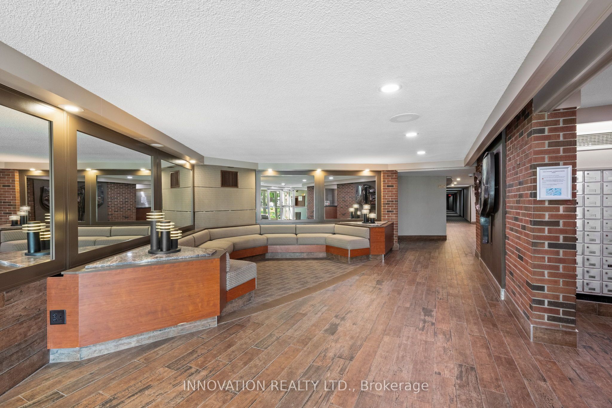 20 Chesterton Drive 1214, Cityview - Parkwoods Hills - Rideau Shore, ON K2E 6Z7 photo 4