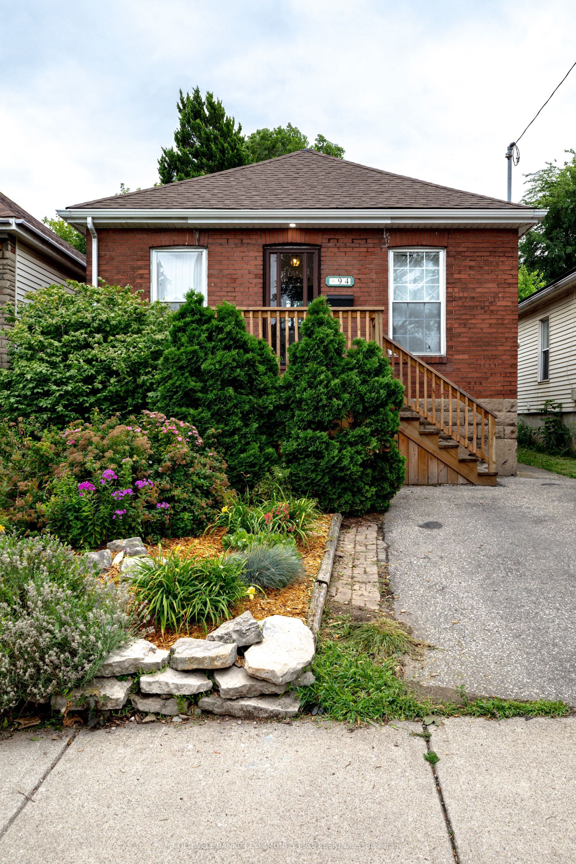 94 Edgemont Street N, Hamilton, ON L8H 4C8 photo 2