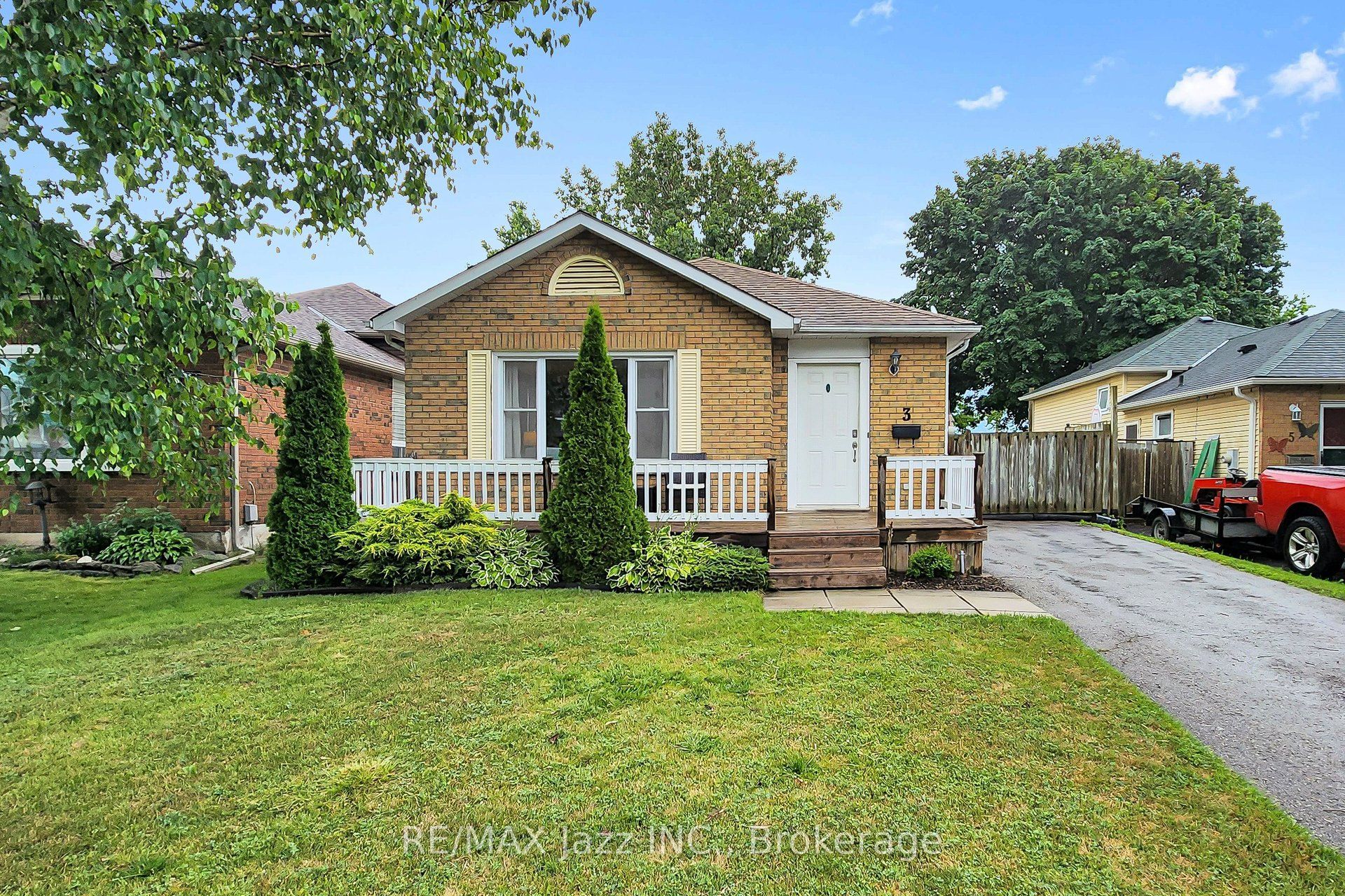 3 Pochon Avenue, Port Hope, ON L1A 2X8