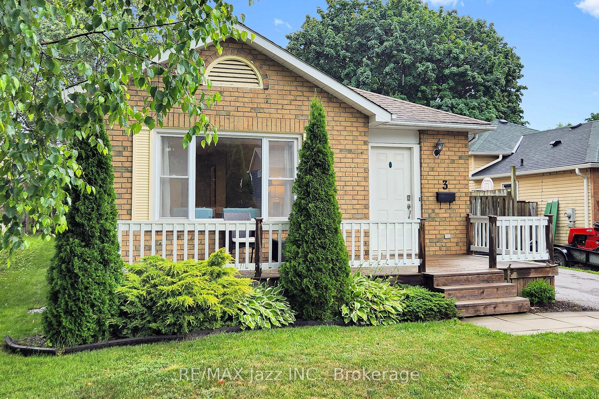 3 Pochon Avenue, Port Hope, ON L1A 2X8 photo 2
