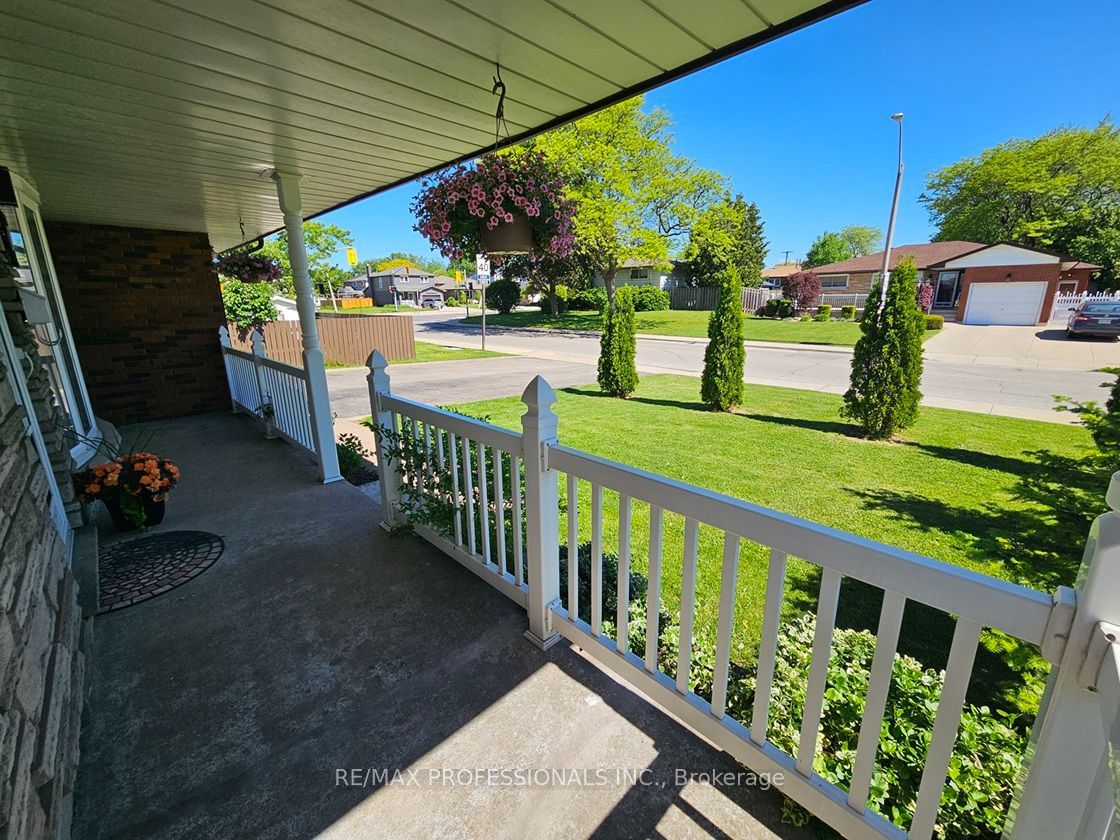 7 Berko Avenue, Hamilton, ON L8V 2P8 photo 5