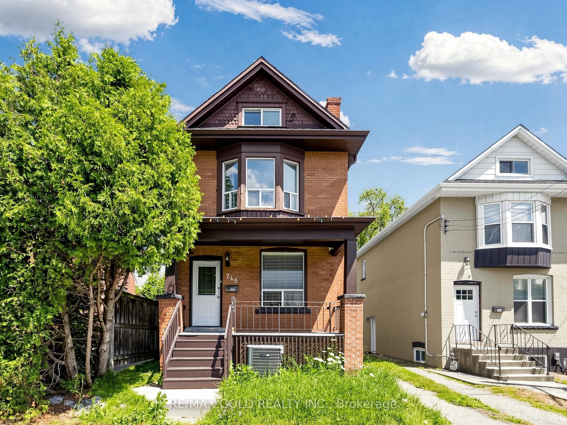 746 King Street W, Hamilton, ON L8S 1J8