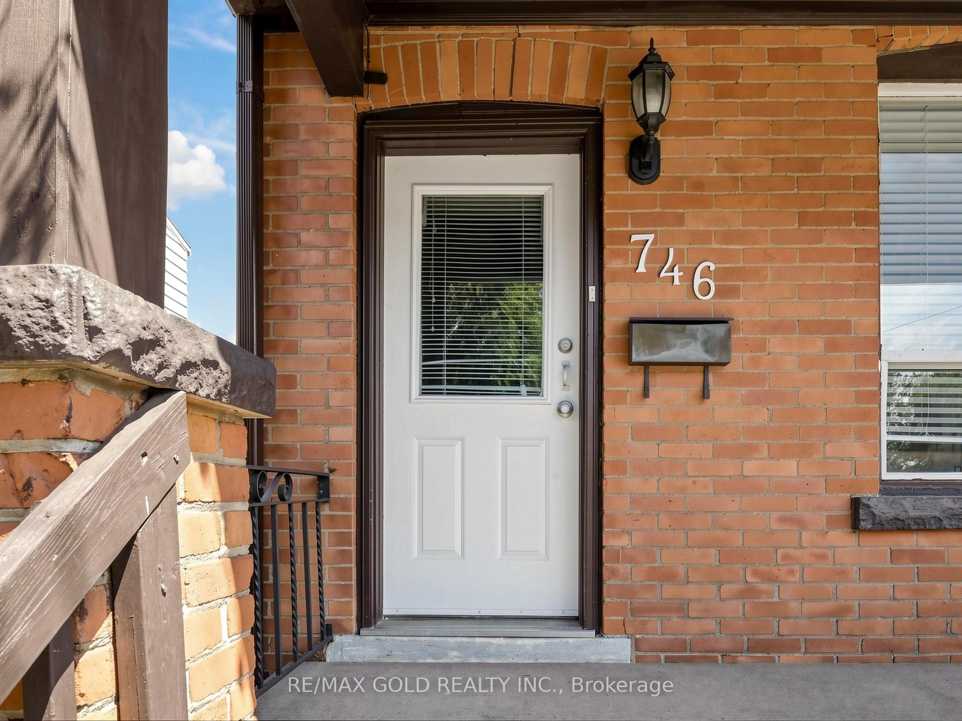 746 King Street W, Hamilton, ON L8S 1J8 photo 3