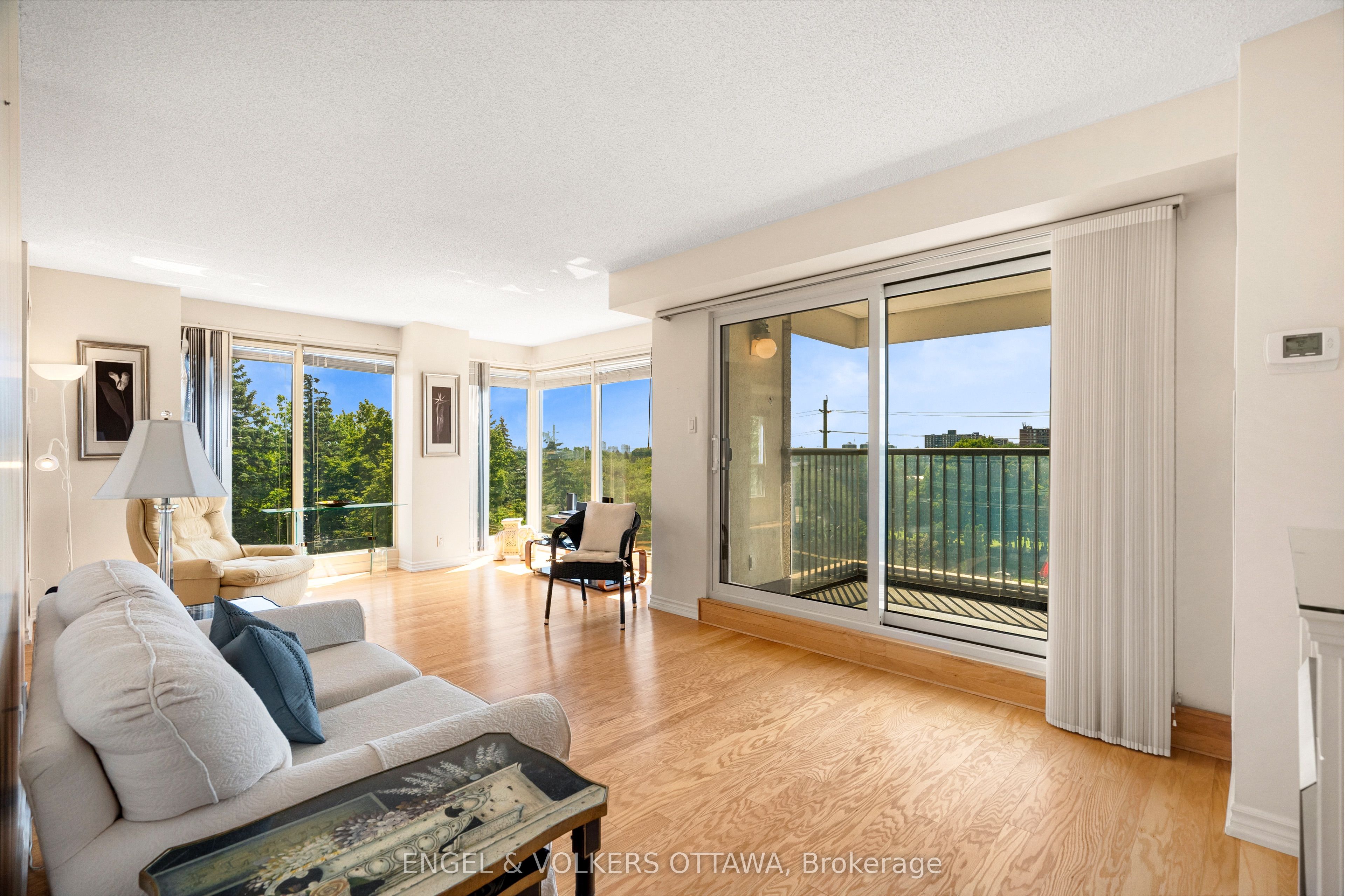 545 St Laurent Boulevard 205, Manor Park - Cardinal Glen and Area, ON K1K 4H9 photo 3