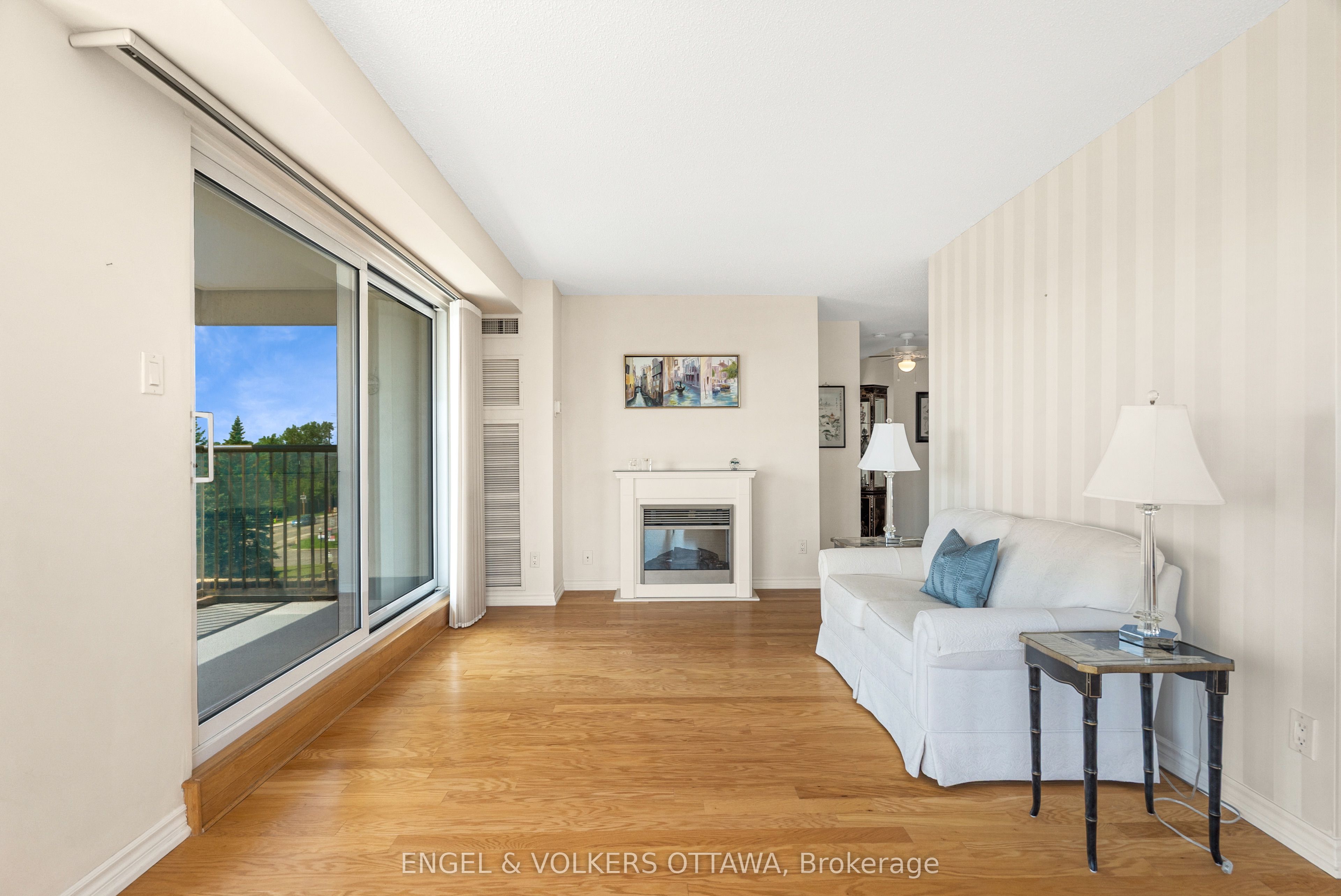 545 St Laurent Boulevard 205, Manor Park - Cardinal Glen and Area, ON K1K 4H9 photo 4
