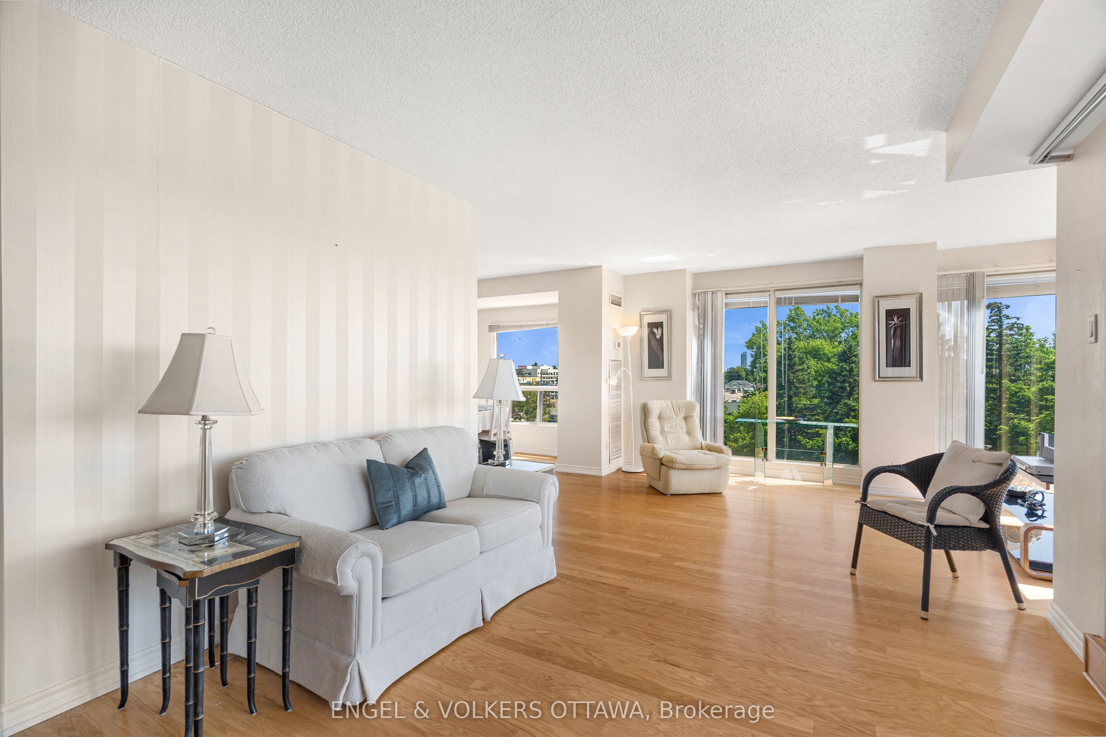 545 St Laurent Boulevard 205, Manor Park - Cardinal Glen and Area, ON K1K 4H9 photo 5