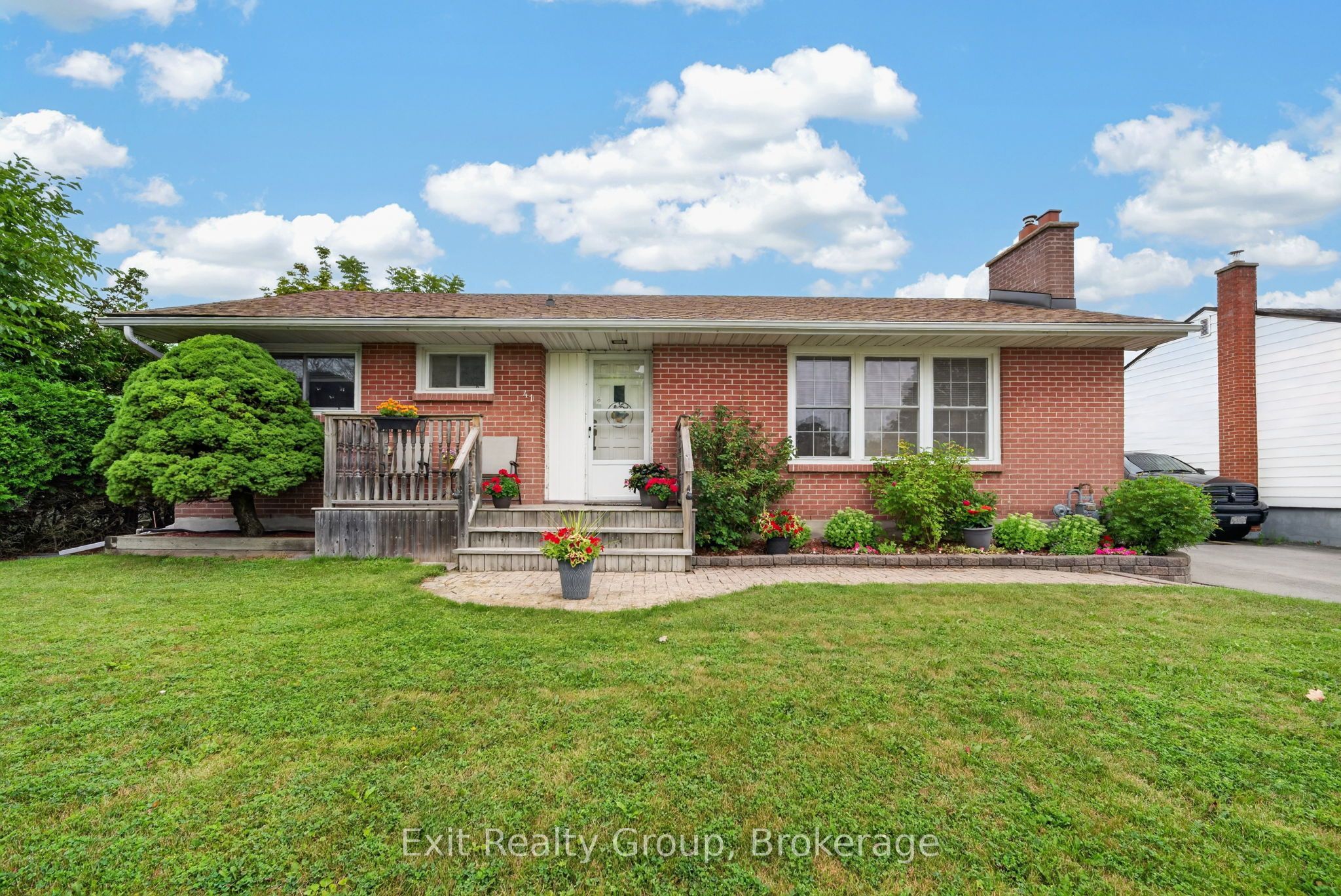 41 Second Avenue, Quinte West, ON K8V 5M5 photo 2
