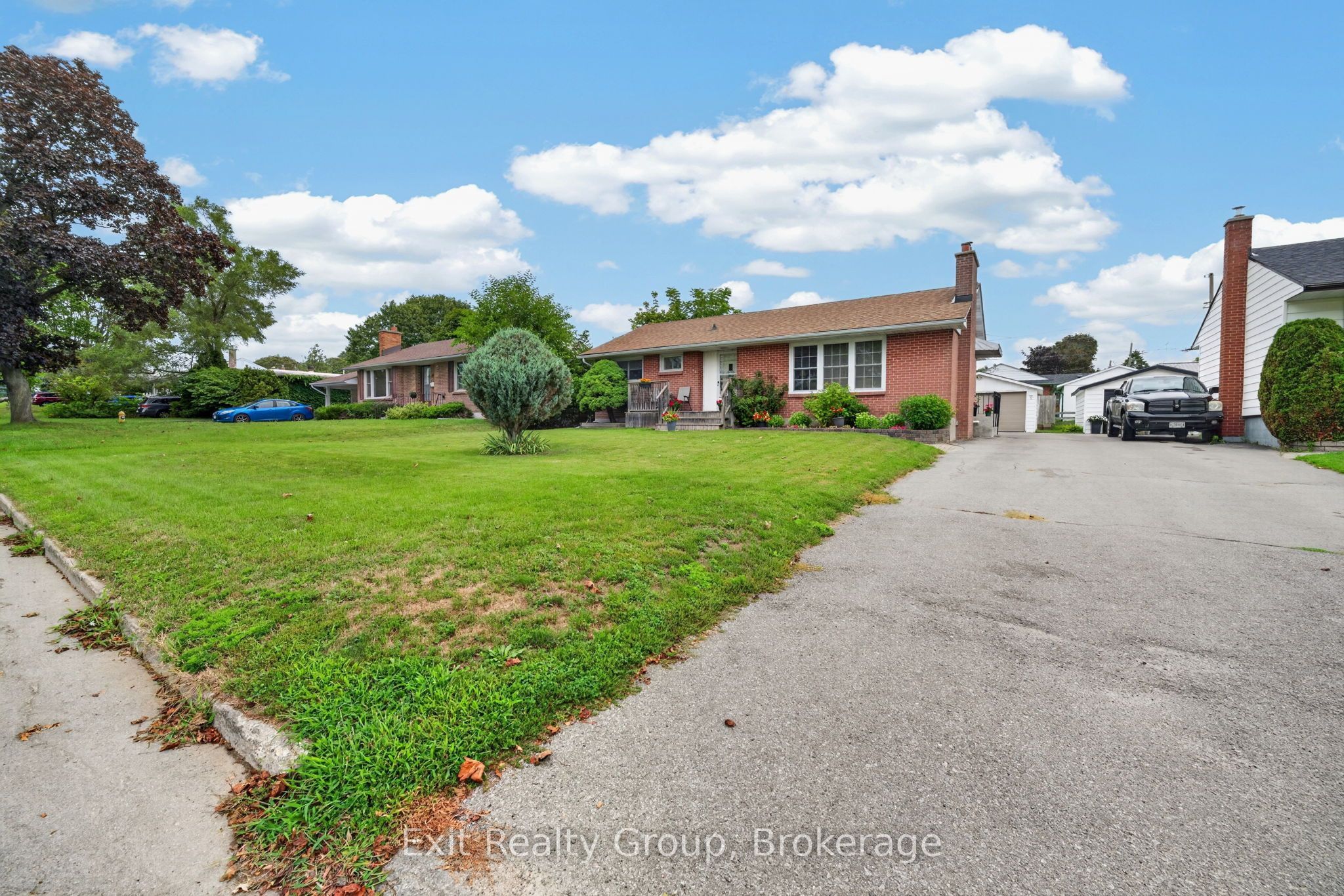 41 Second Avenue, Quinte West, ON K8V 5M5 photo 3