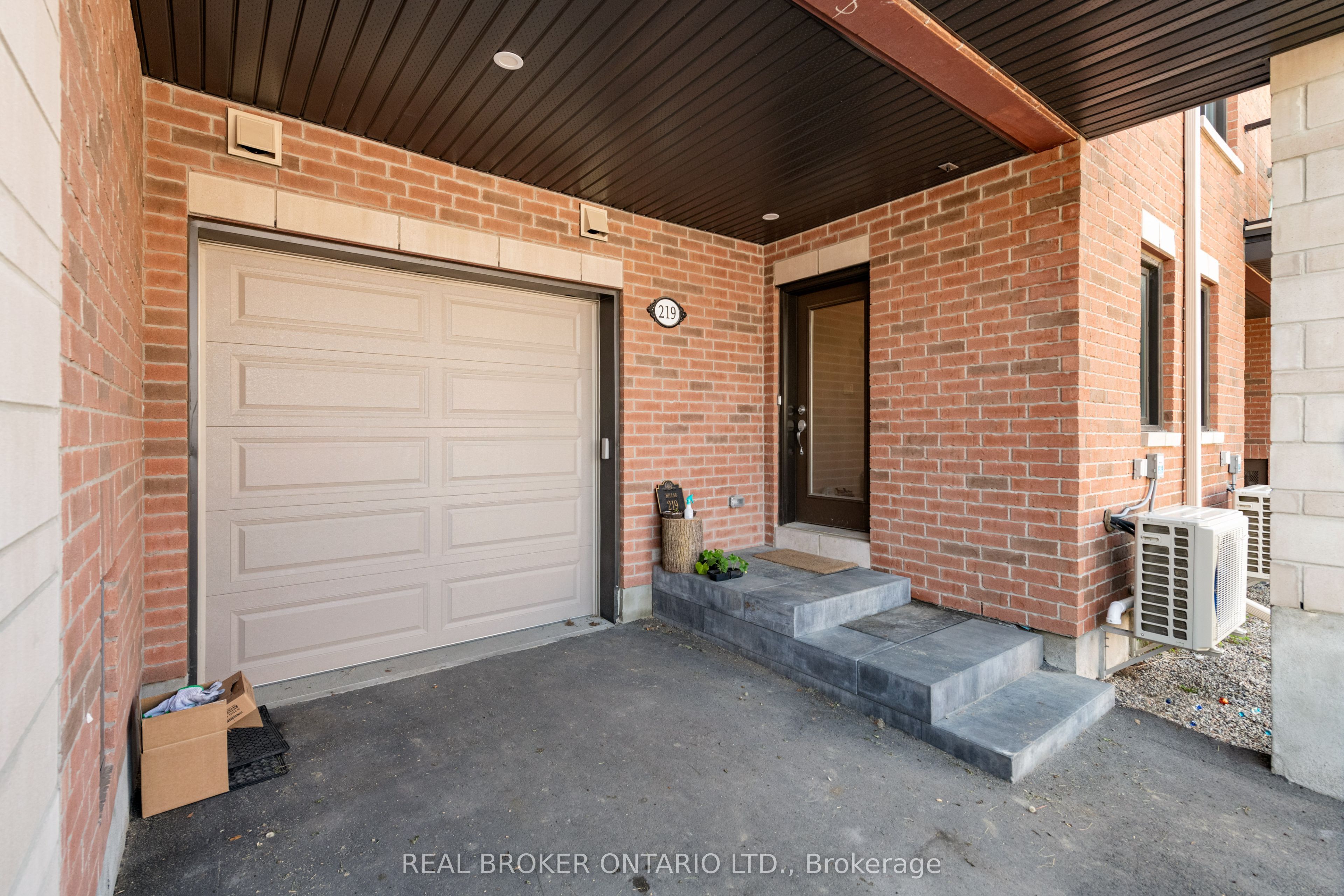 219 Pastel Way, Barrhaven, ON K2J 6C1 photo 2