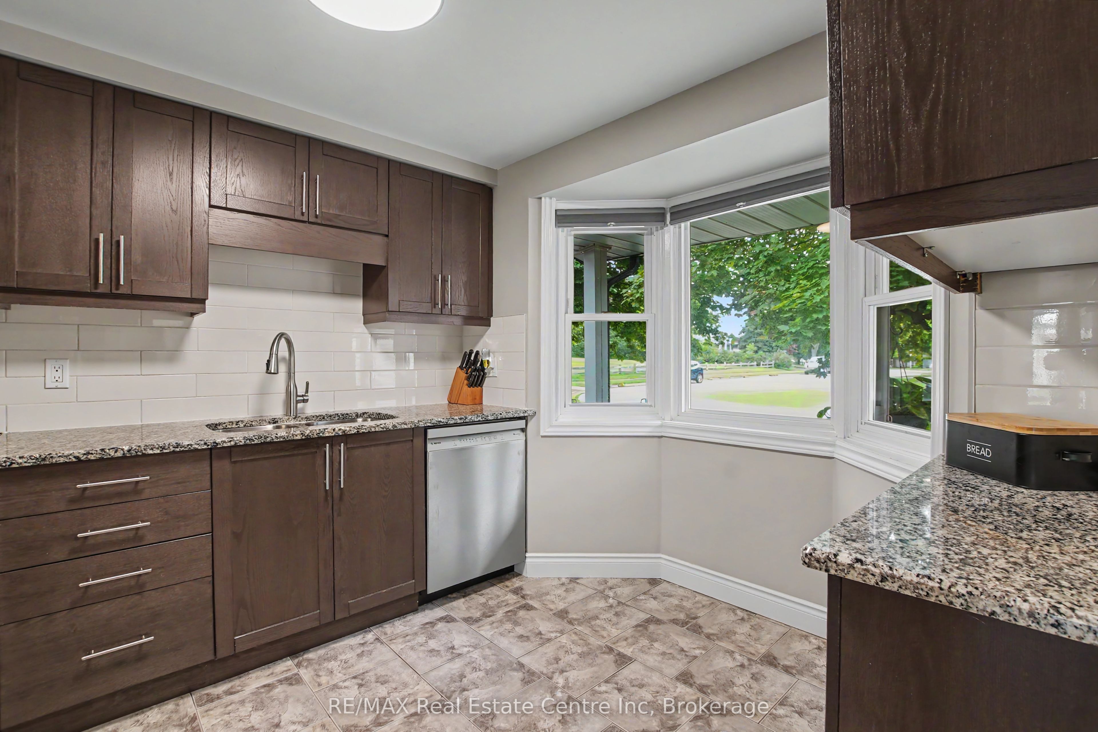 148 Carter Crescent, Cambridge, ON N1R 6A9 photo 5
