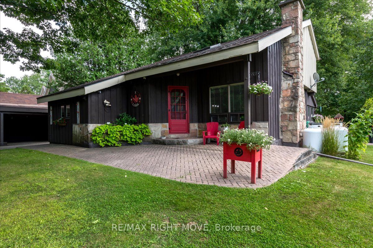 1032 Cowbell Lane, Gravenhurst, ON P0E 1N0