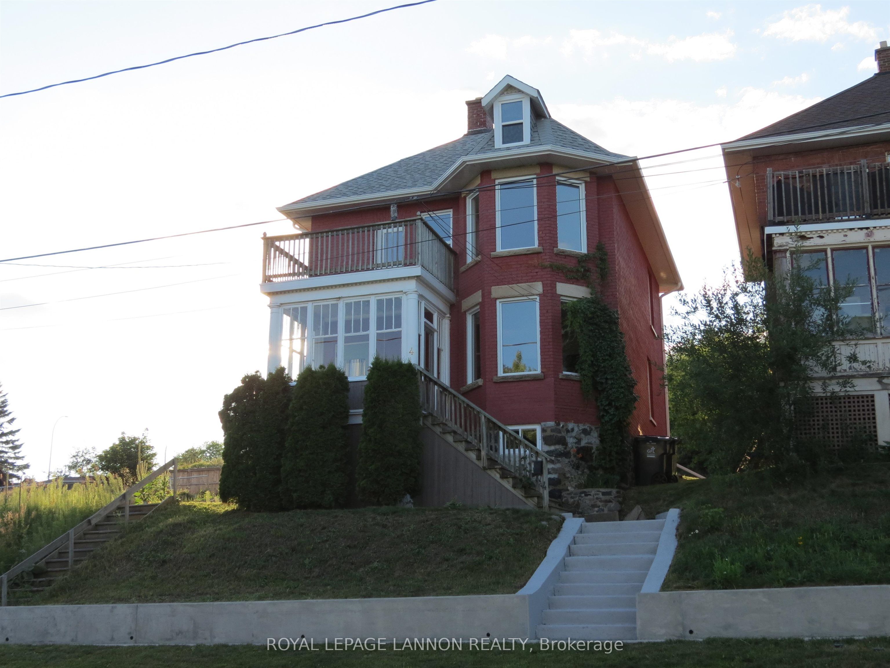 4 Crown Street, Thunder Bay, ON P7B 3J6 photo 2