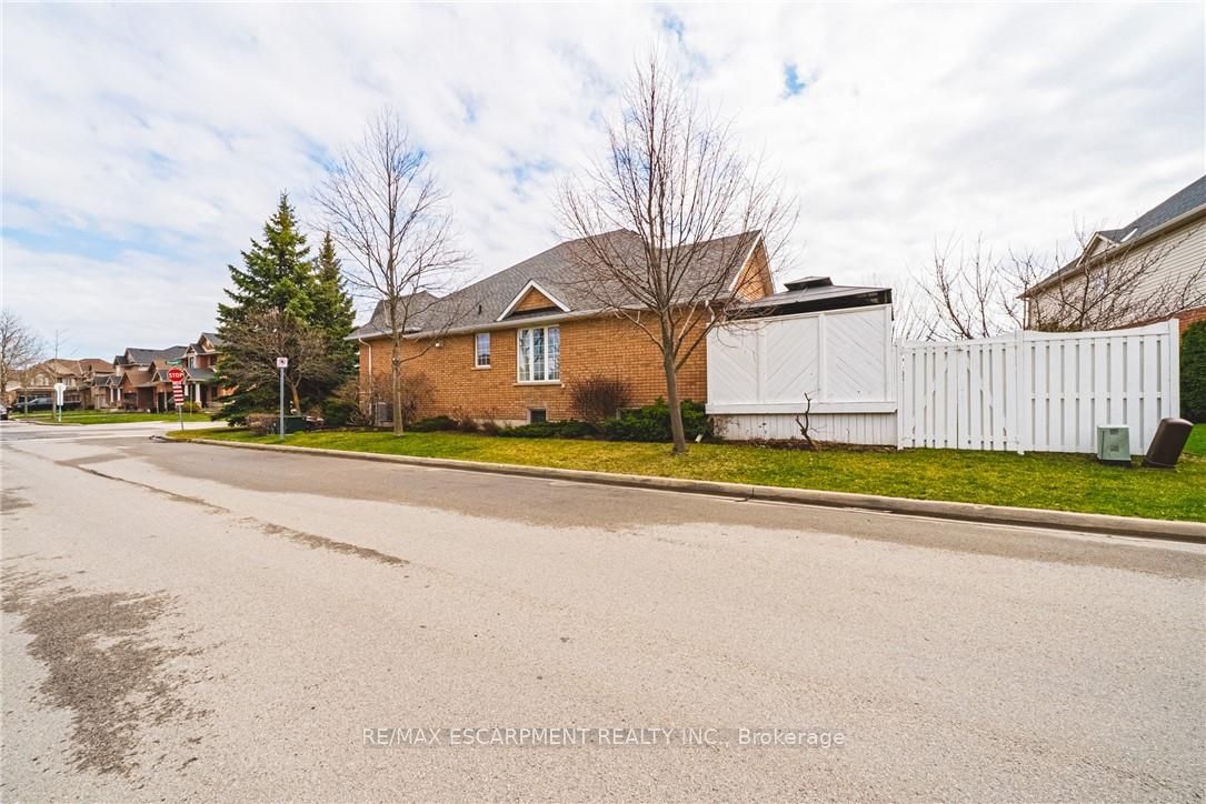 137 PINEHILL Drive, Hamilton, ON L0R 1P0 photo 5