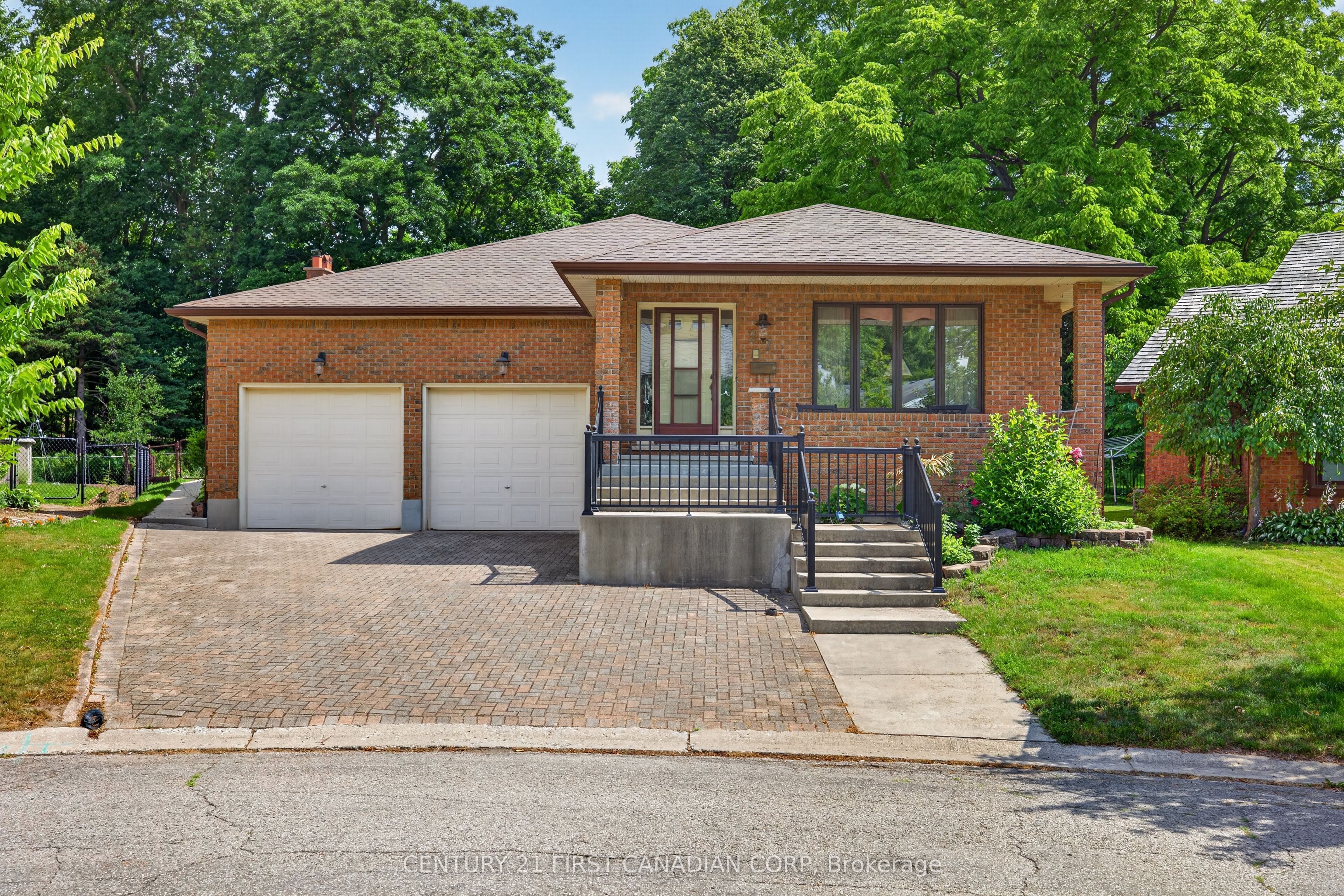 27 Stirrup Court, London North, ON N6G 3T8