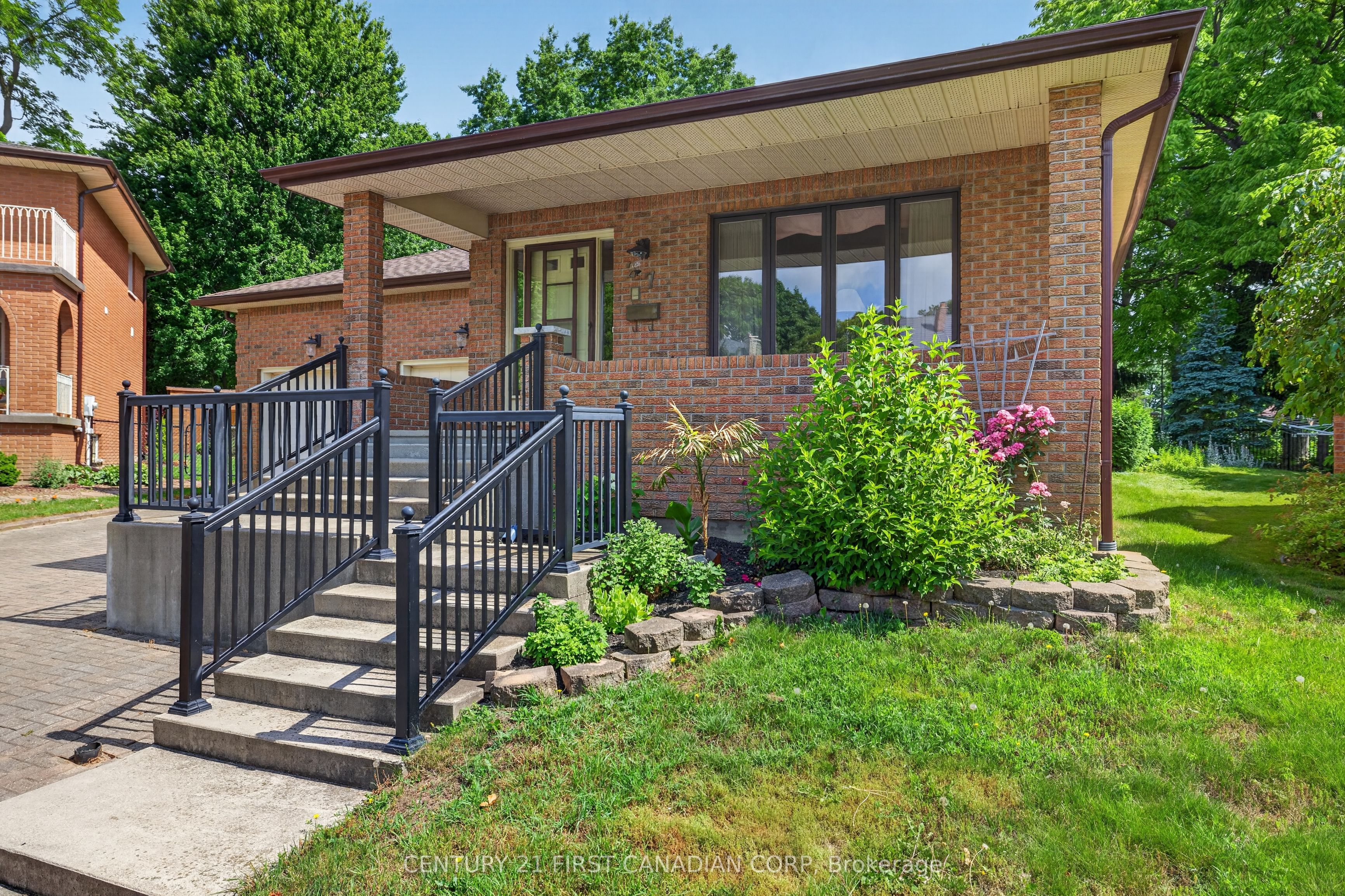 27 Stirrup Court, London North, ON N6G 3T8 photo 2