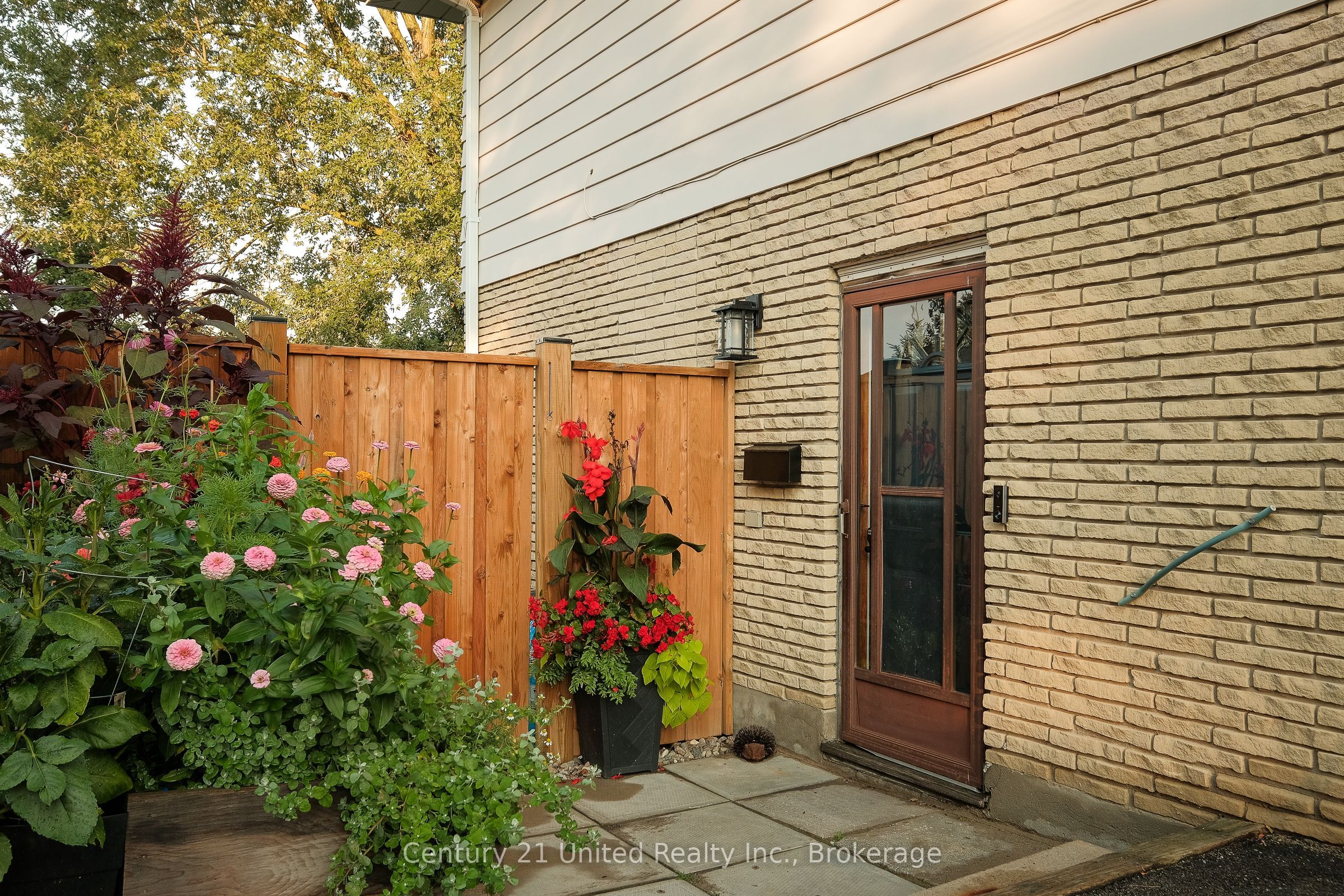 922 Webber Avenue, Peterborough, ON K9J 5Y1