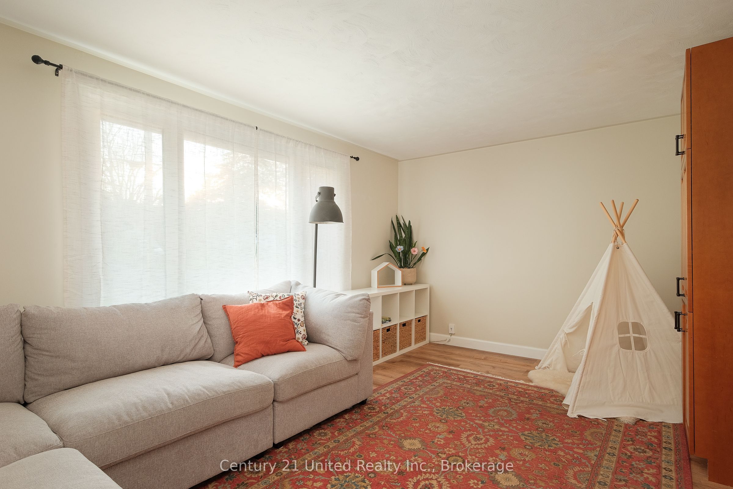 922 Webber Avenue, Peterborough, ON K9J 5Y1 photo 3