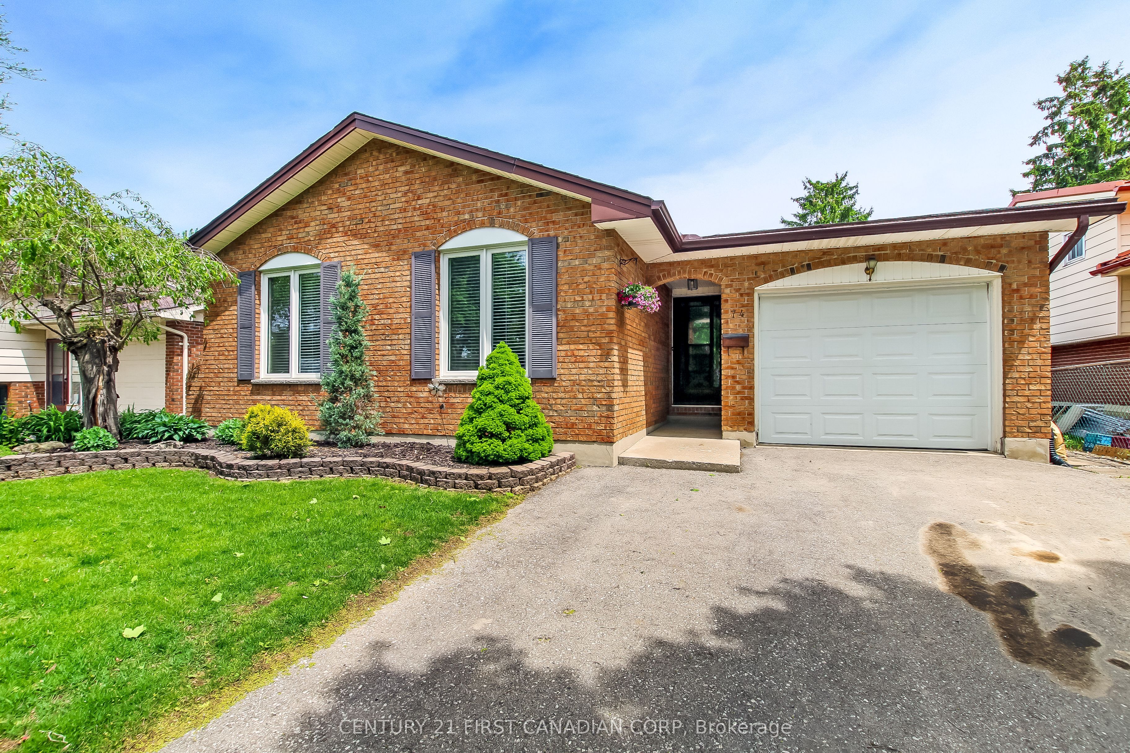 74 Winding Way Crescent, London North, ON N6G 3G2