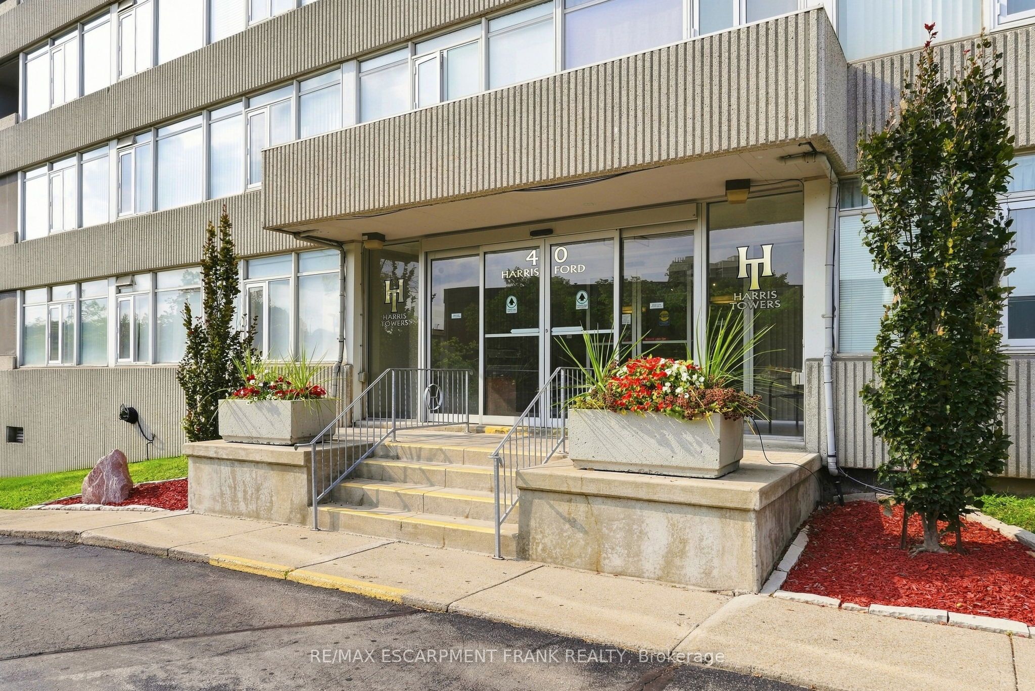 40 Harrisford Street 904, Hamilton, ON L8K 6N1 photo 3