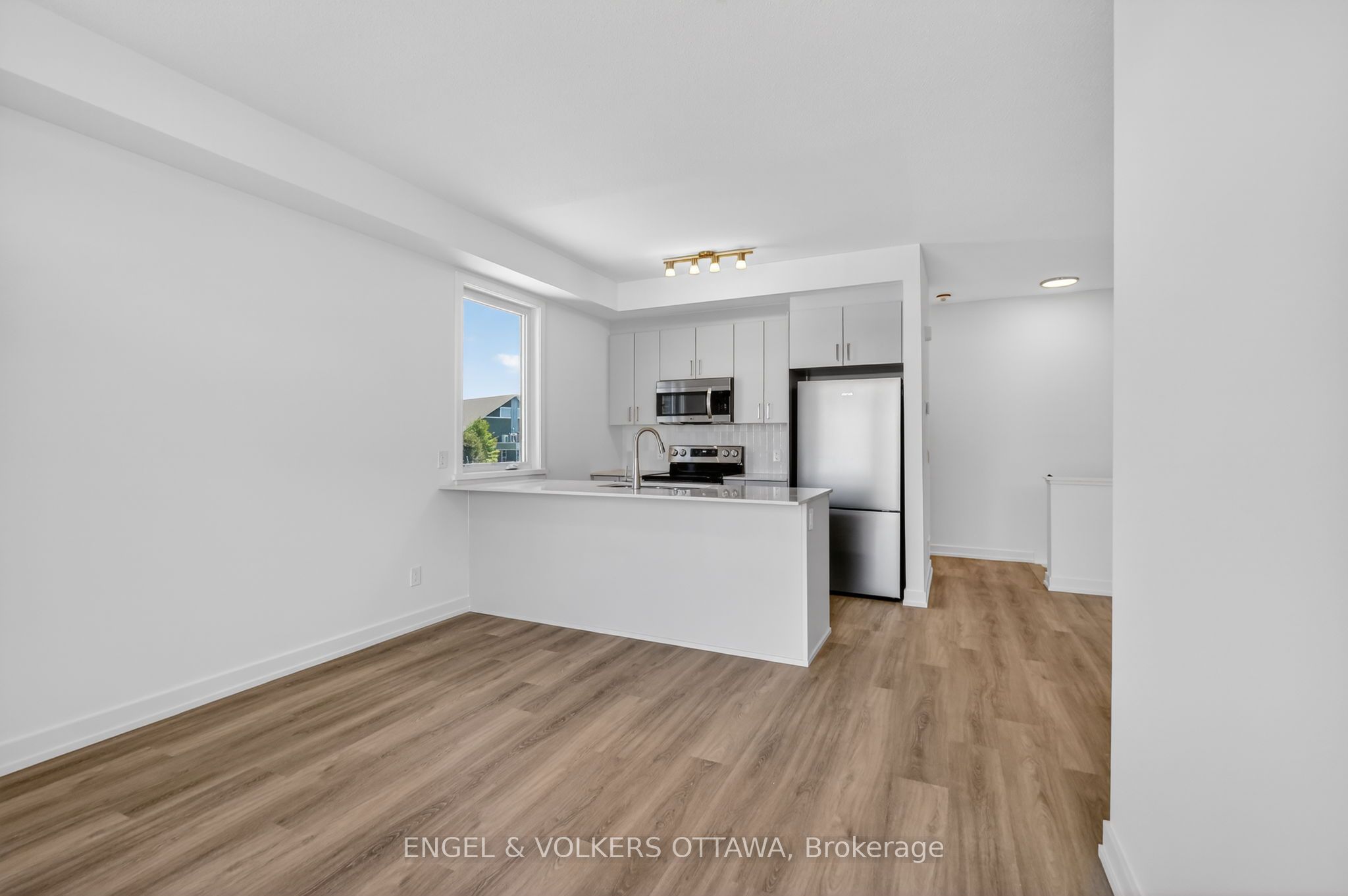114 Stardust Private, Leitrim, ON K1T 3W6 photo 4