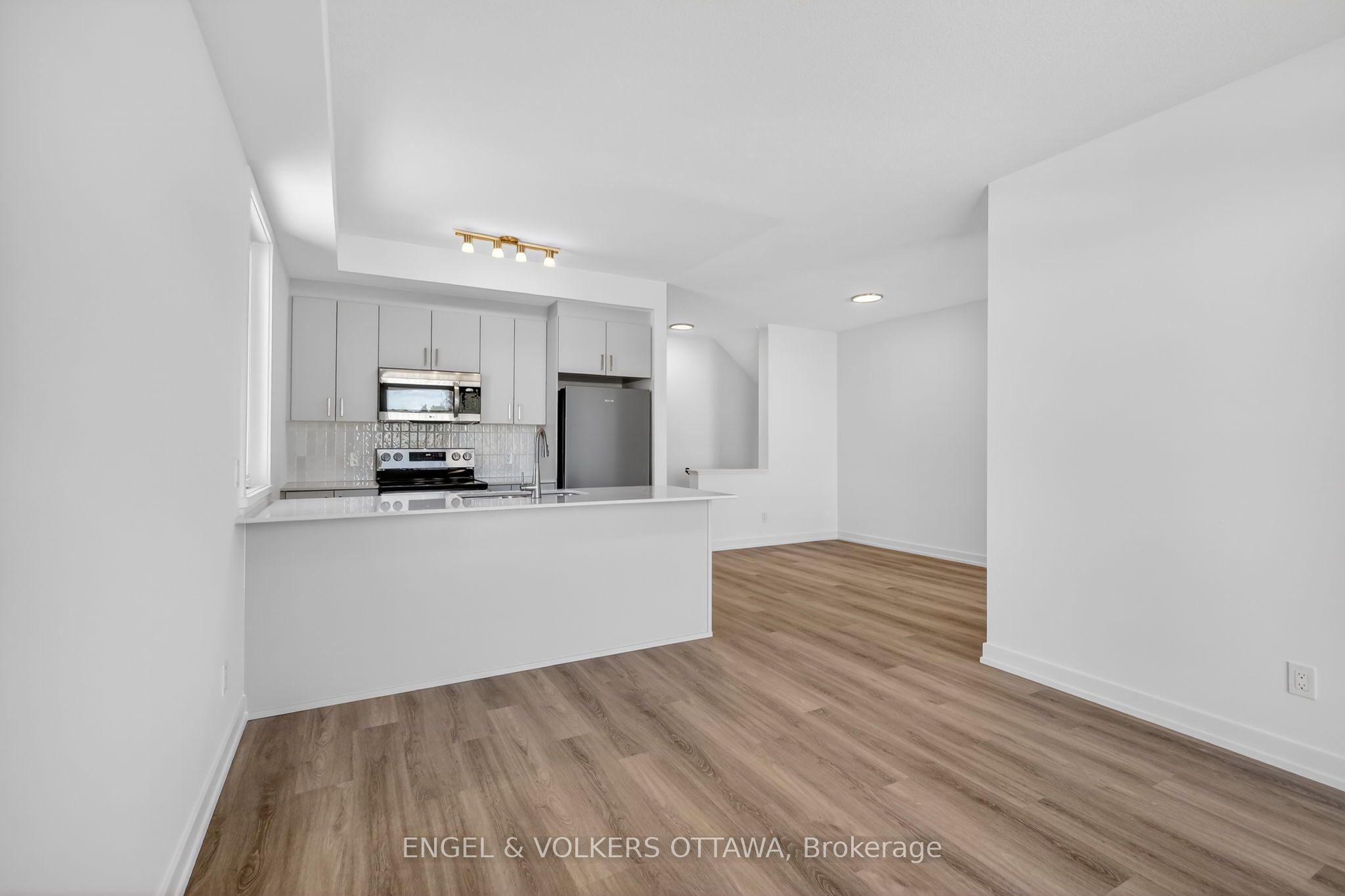 114 Stardust Private, Leitrim, ON K1T 3W6 photo 5