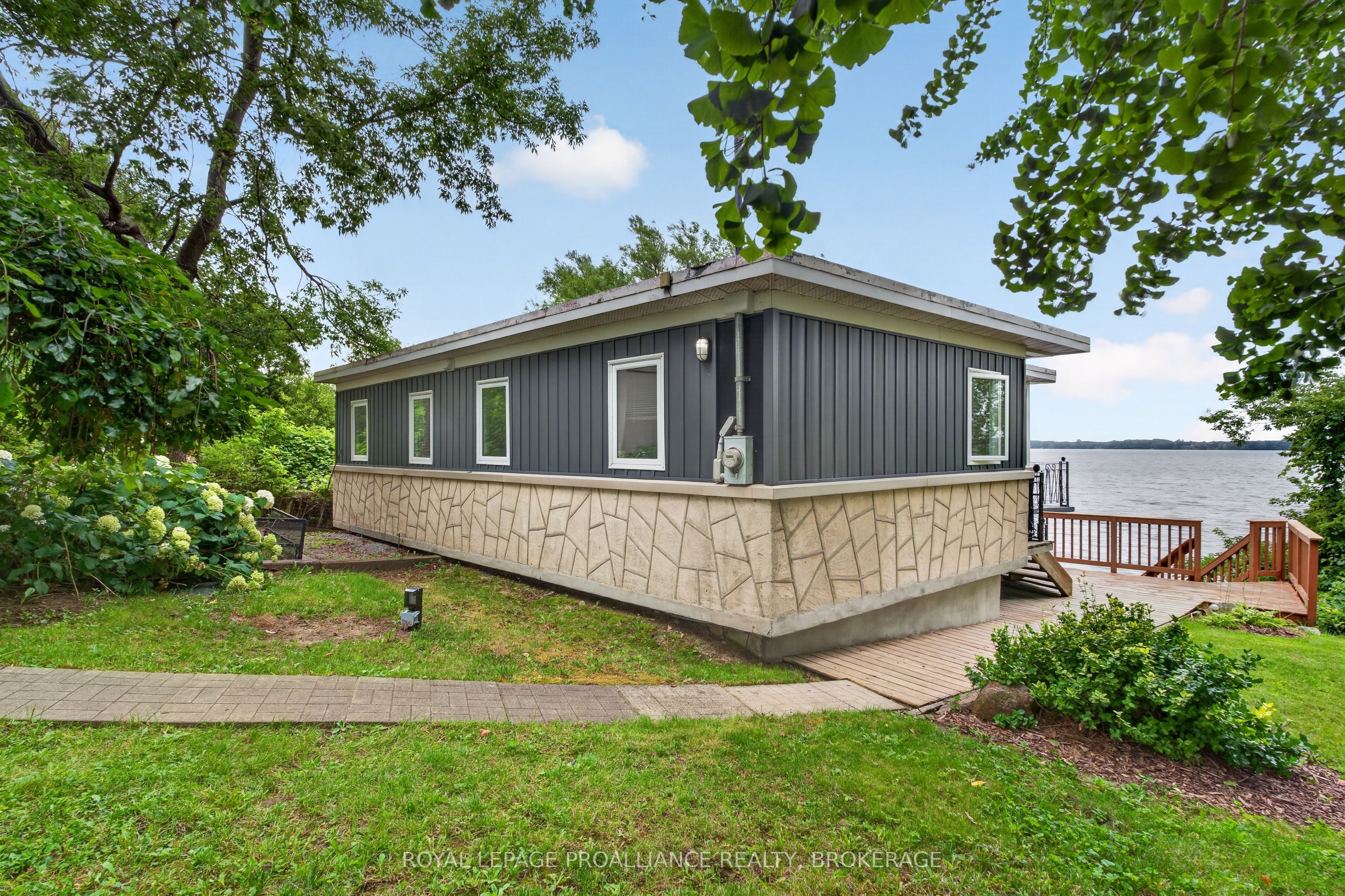790 Howe Island Drive, Frontenac Islands, ON K7G 2V6 photo 3