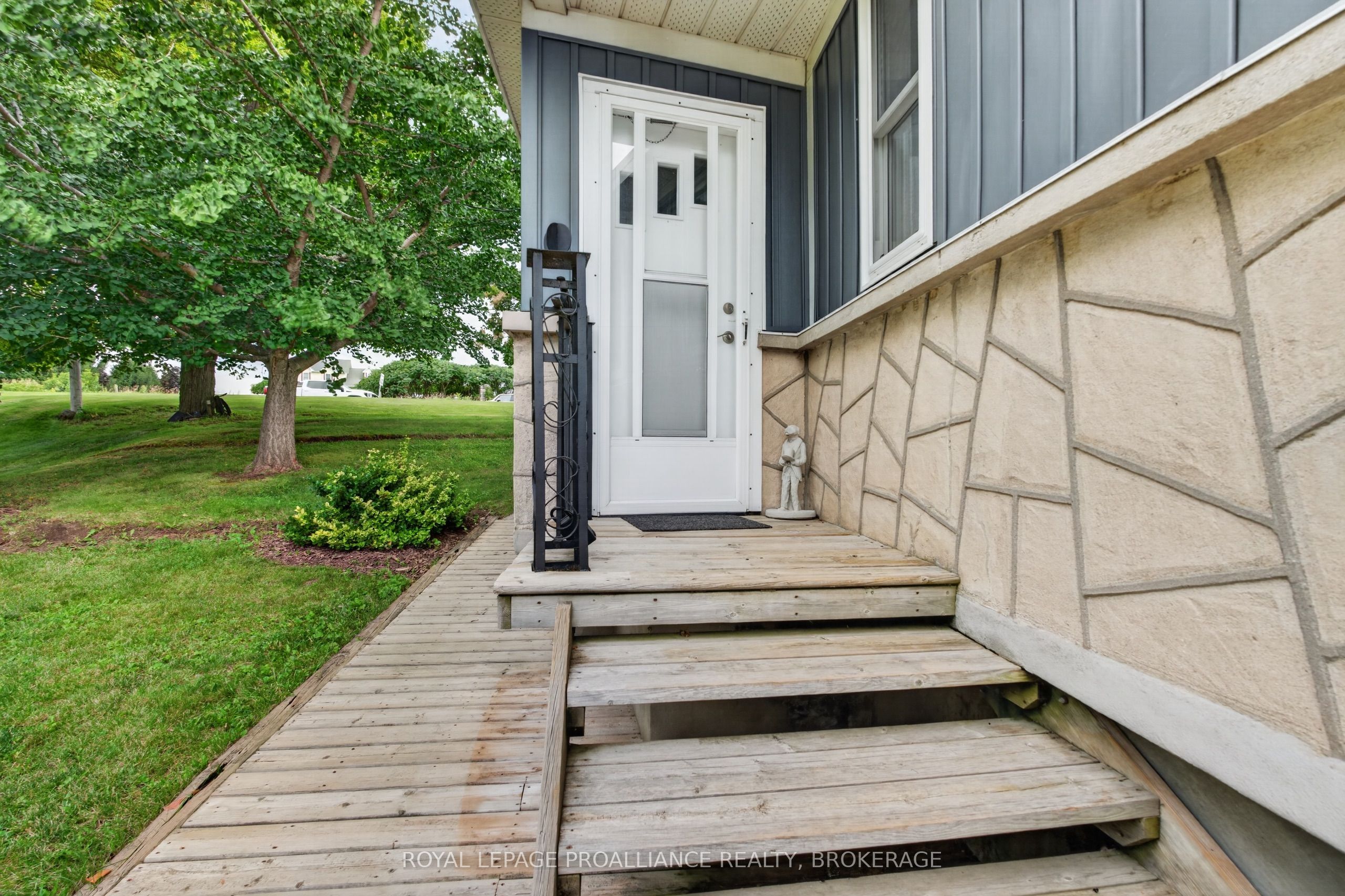 790 Howe Island Drive, Frontenac Islands, ON K7G 2V6 photo 4