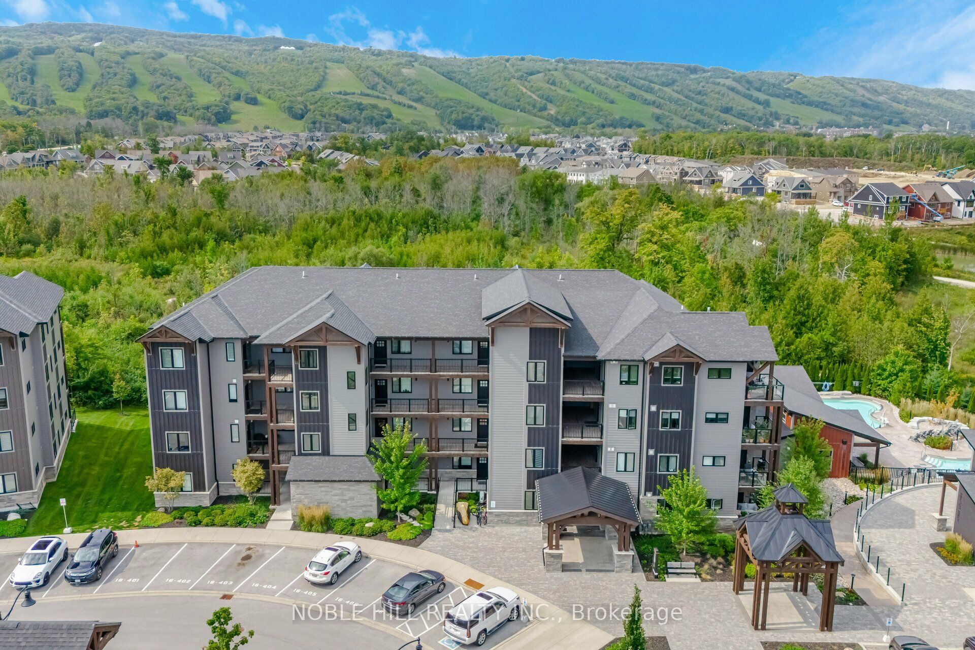 16 Beckwith Lane 403, Blue Mountains, ON L9Y 3B6 photo 2