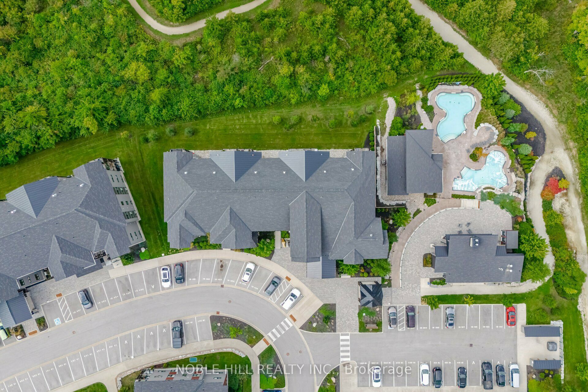 16 Beckwith Lane 403, Blue Mountains, ON L9Y 3B6 photo 3