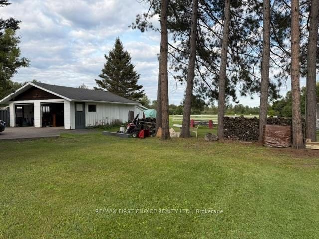 4130 Vanguard Avenue, Thunder Bay, ON P7K 1C9 photo 2