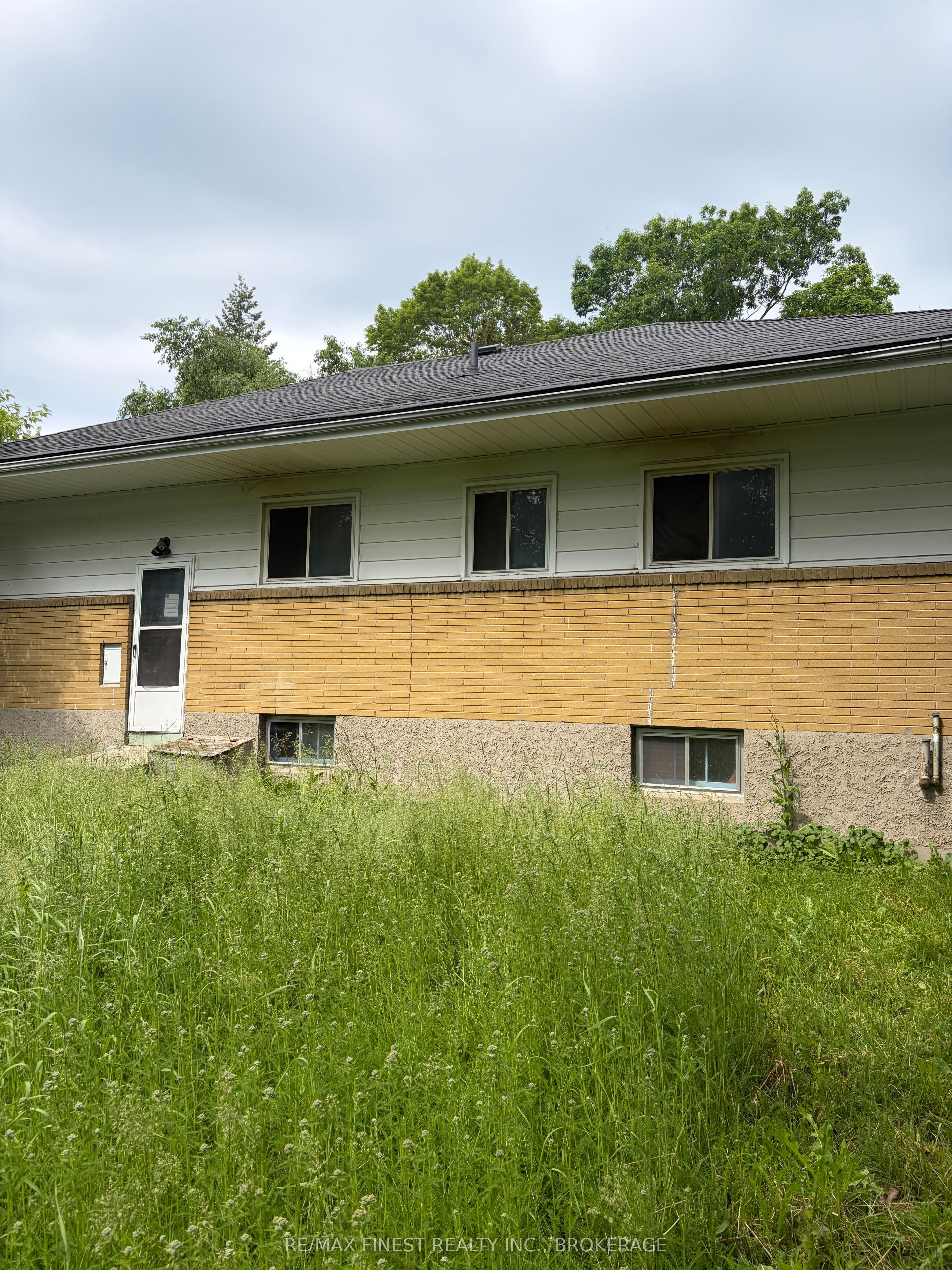 339 Mowat Avenue, Kingston, ON K7M 1L2 photo 2