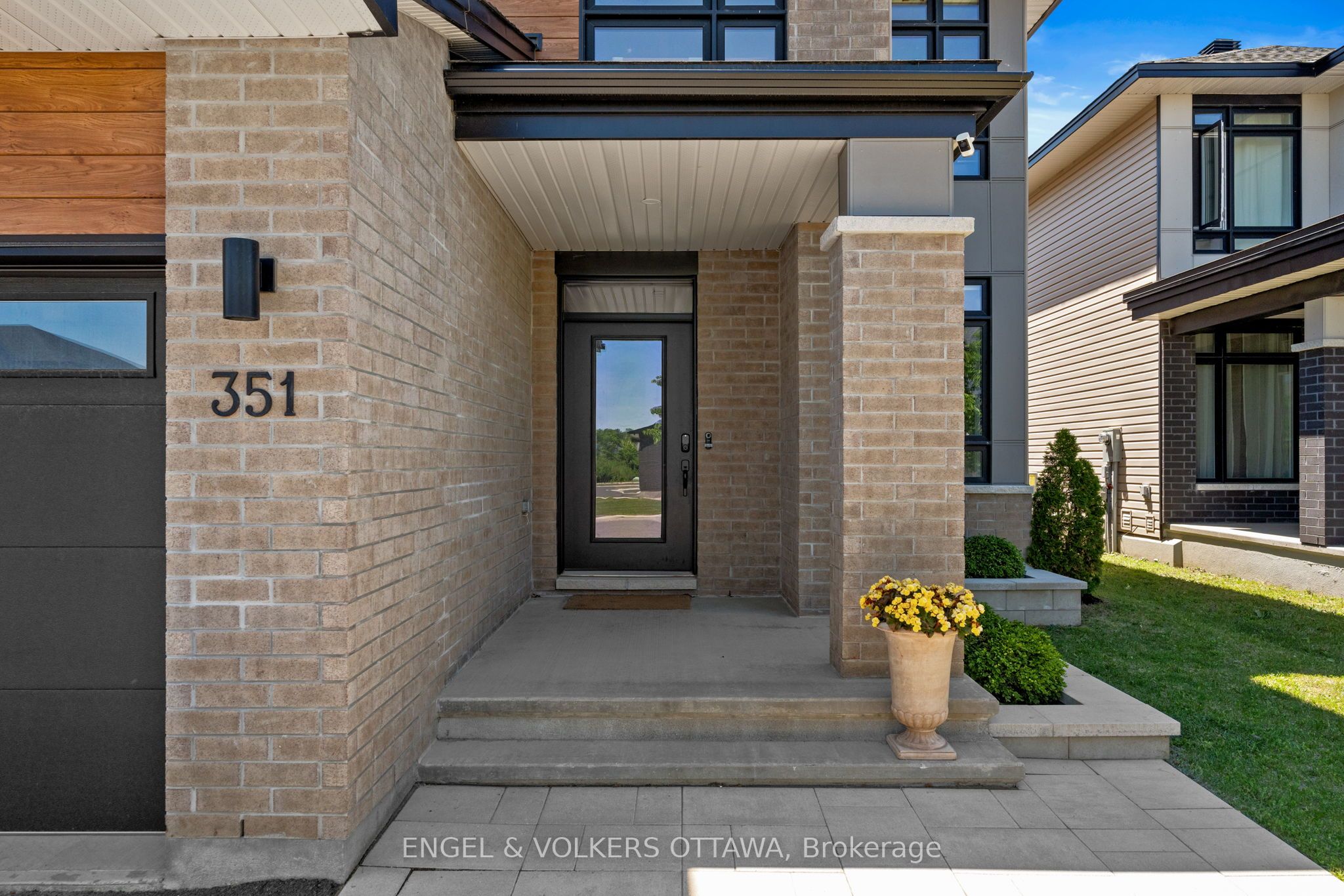 351 Shuttleworth Drive, Leitrim, ON K1T 0T6 photo 3