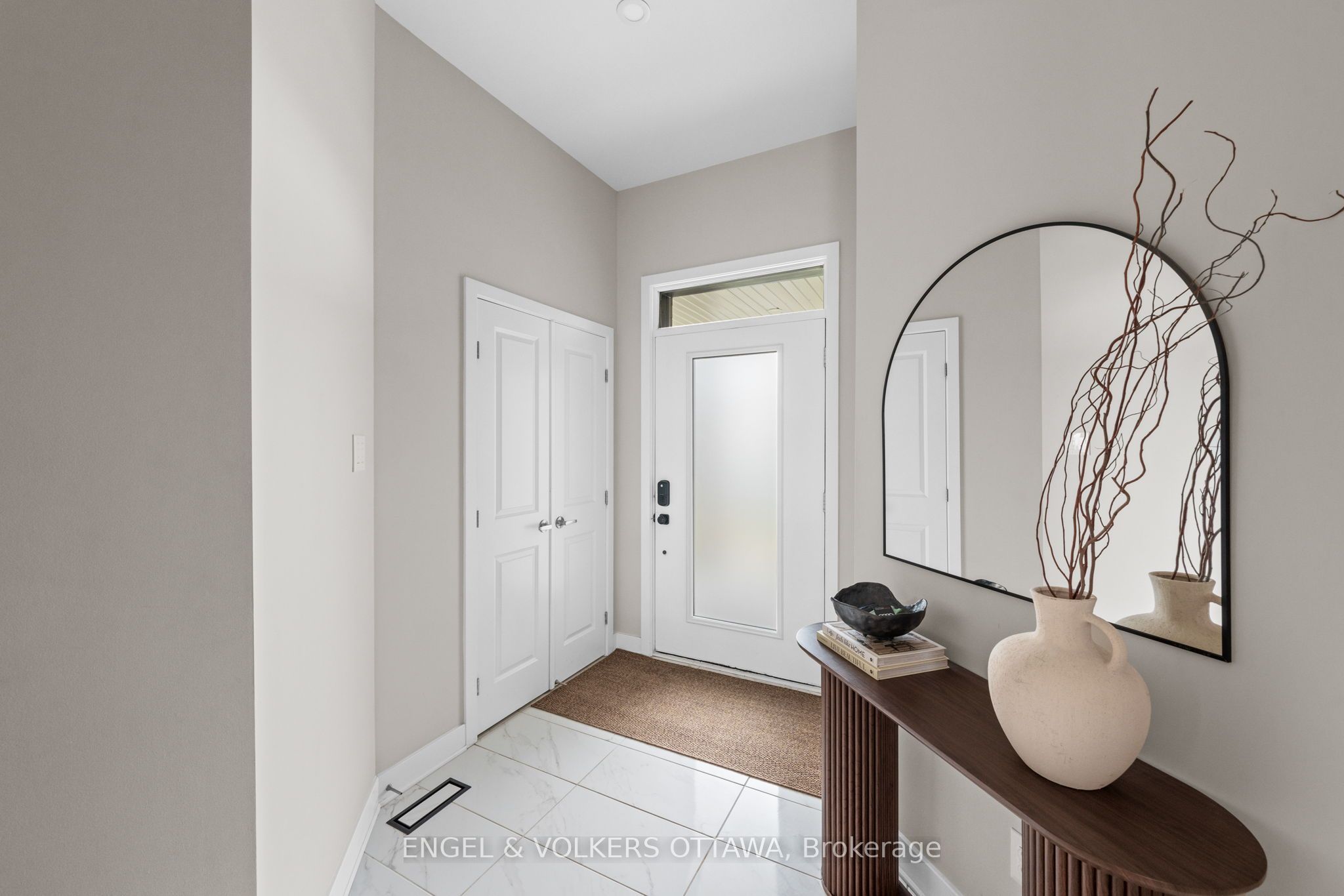 351 Shuttleworth Drive, Leitrim, ON K1T 0T6 photo 4
