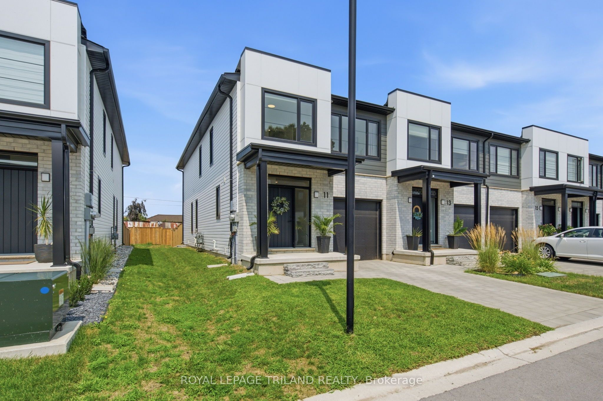 101 Swales Avenue 11, Strathroy-Caradoc, ON N7G 0C1 photo 2