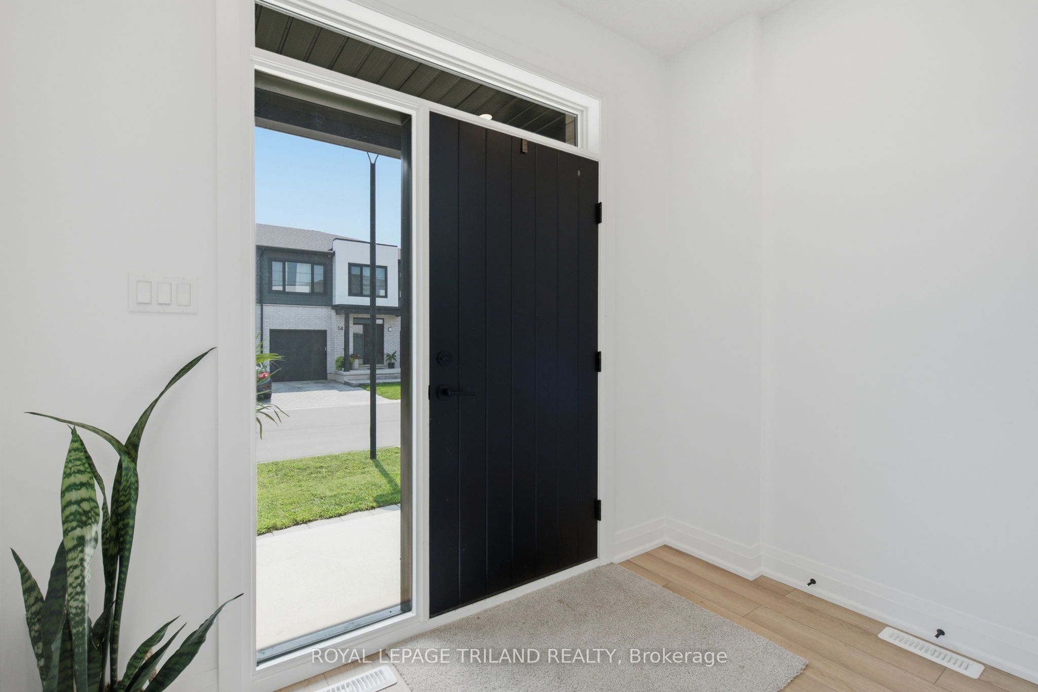 101 Swales Avenue 11, Strathroy-Caradoc, ON N7G 0C1 photo 3